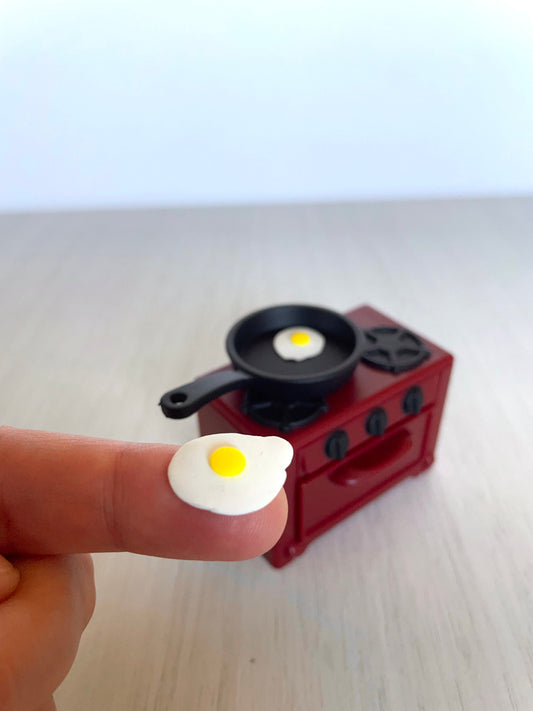 Calico Critters stove and oven with frying pan and fried egg, Sylvanian Families stovetop