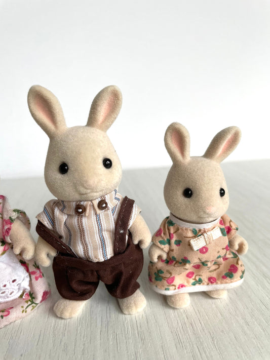 Calico Critters vintage Periwinkle Sweet Pea Rabbit Family, Perfect for Easter! Milk rabbit bunnies with fluffly tails and gripping hands — Sylvanian Families
