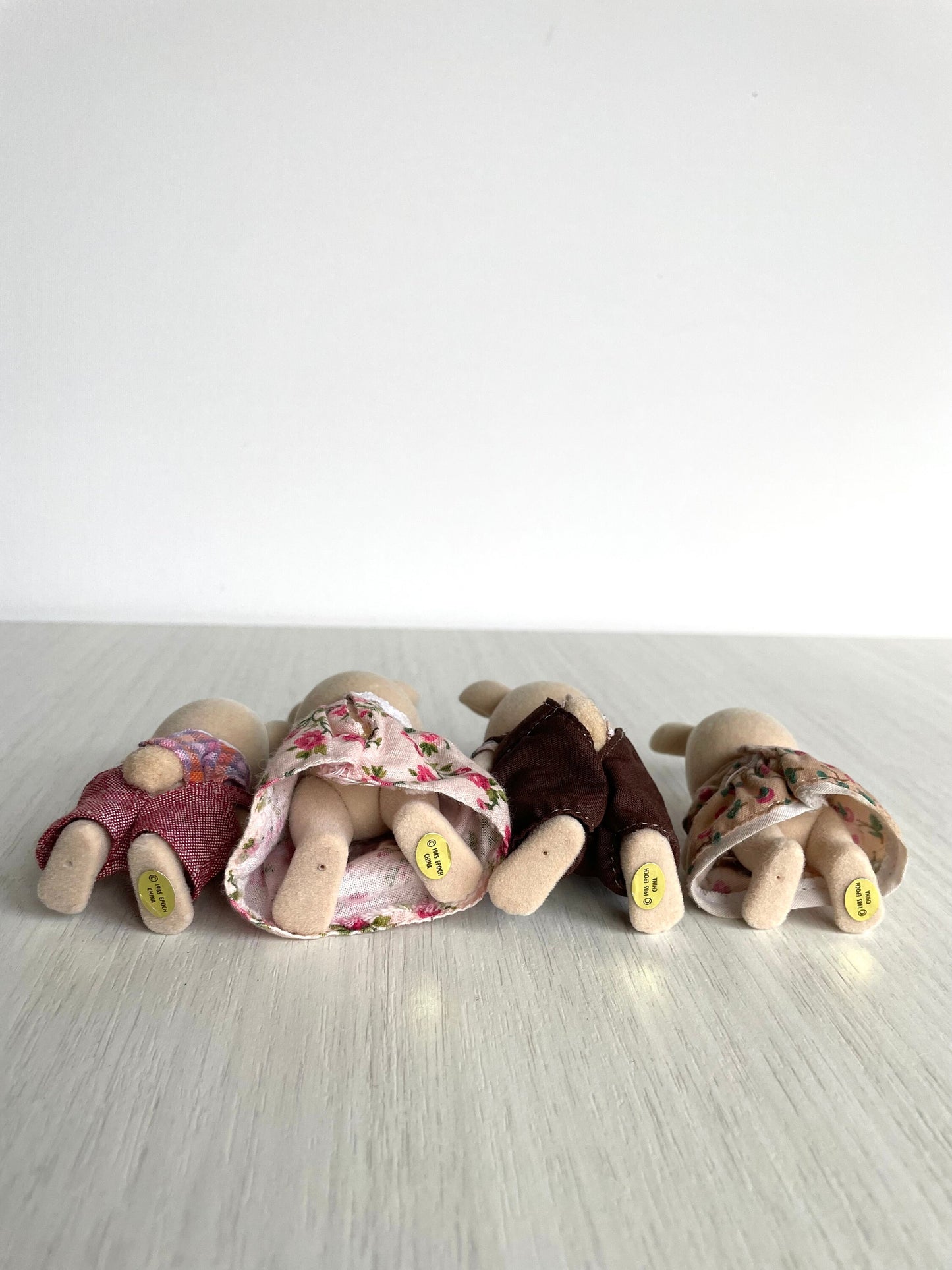 Calico Critters vintage Periwinkle Sweet Pea Rabbit Family, Perfect for Easter! Milk rabbit bunnies with fluffly tails and gripping hands — Sylvanian Families