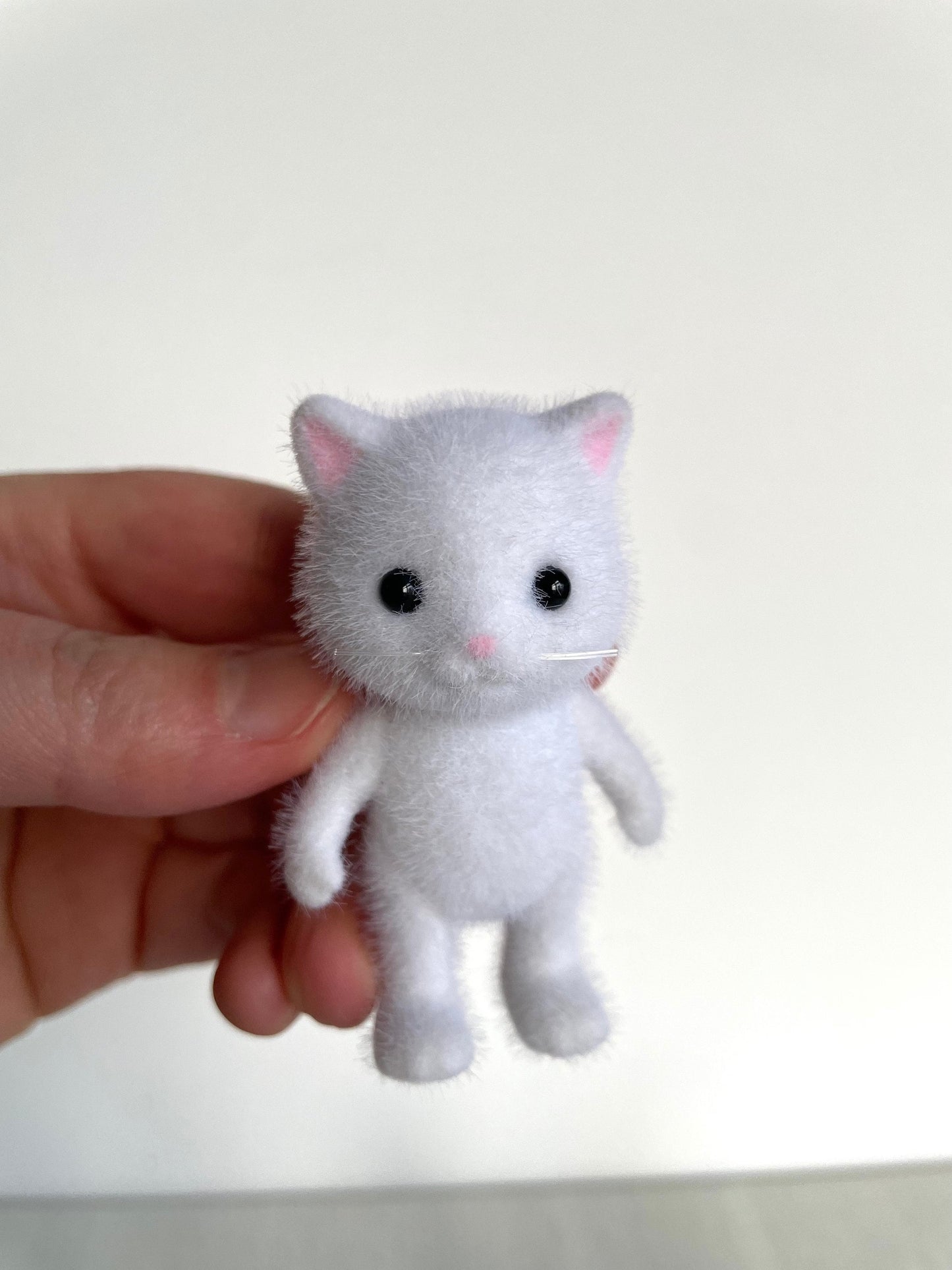 Child white Persian cat spare critter — brand new Calico Critters / Sylvanian Families figure, naked for customizing or replacement