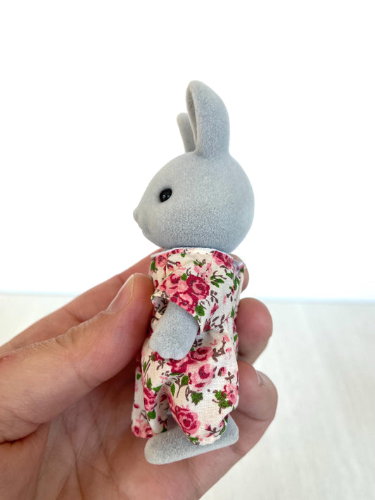 Babblebrook rabbit mom figurine — vintage Sylvanian Families / Calico Critters