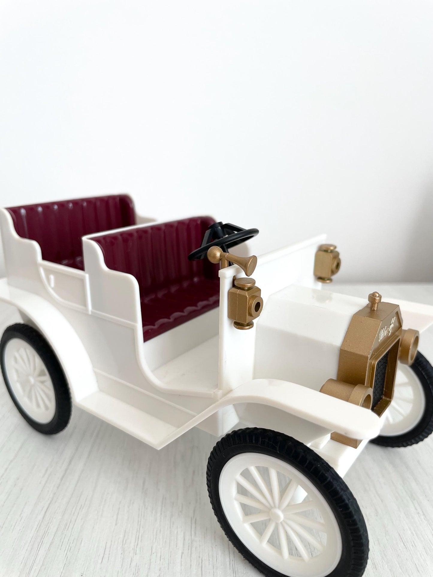 Calico Critters White Vintage Wedding Car, Urban Life Rare Sylvanian Families vehicle