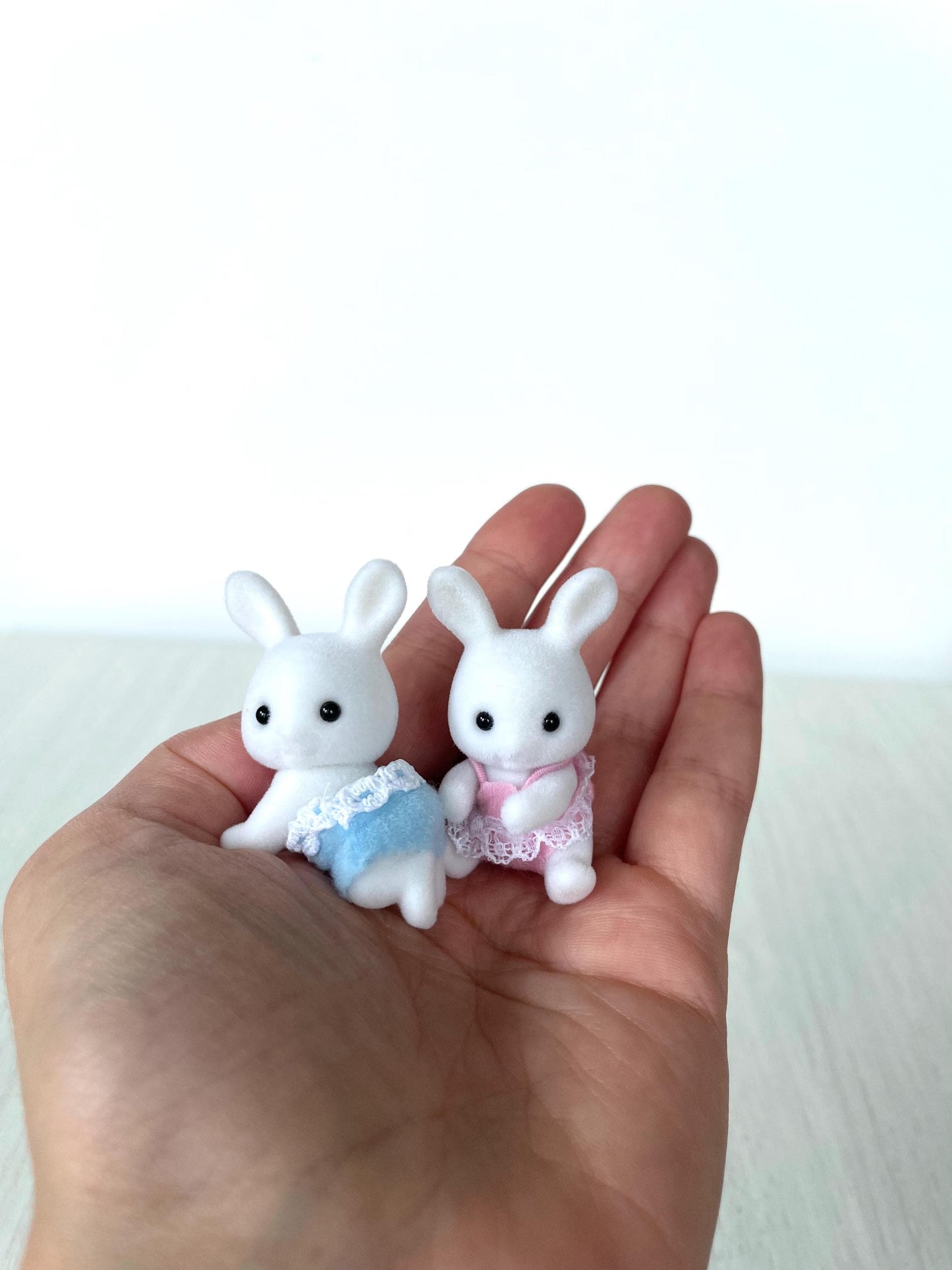 Calico Critters Snow Warren Rabbit Babies, White Flocked Rabbit Figures — Sylvanian Families