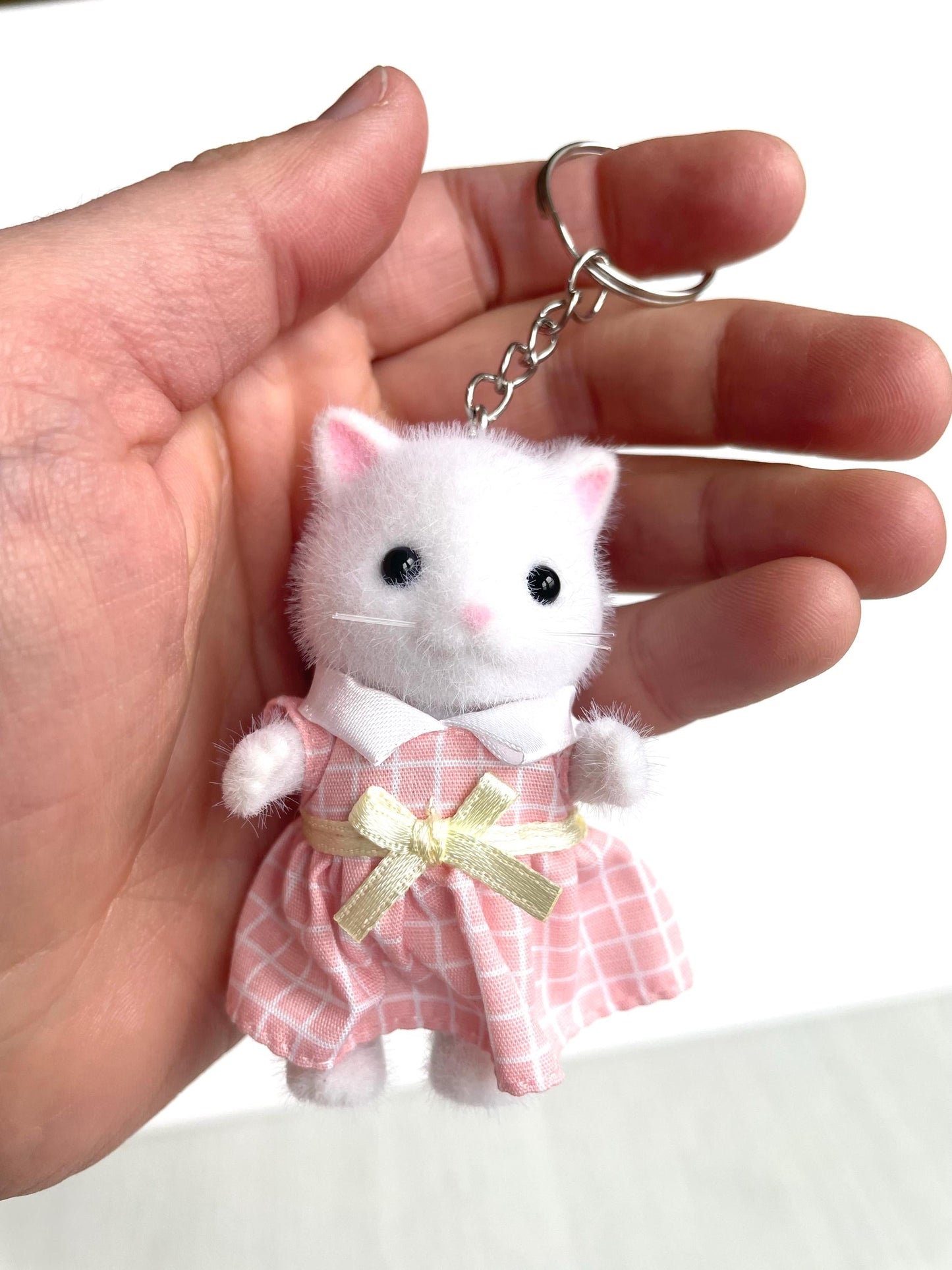 Handmade Calico Critters white persian cat animal keychain, miniature charm with cute animal design, perfect gift for collectors and animal lovers