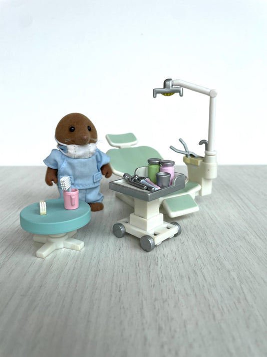 Calico Critters Brown Vole Dentist Set, mole dentist — Sylvanian Families