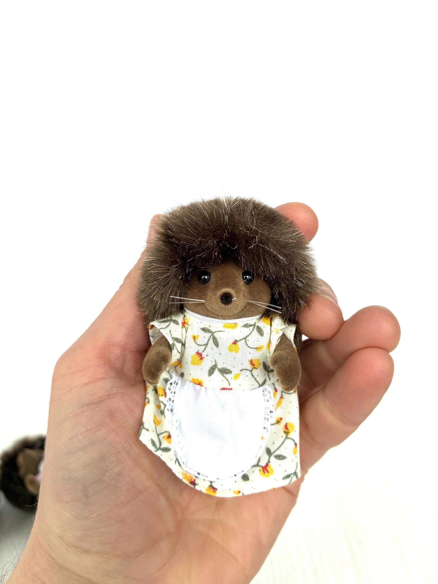 Calico Critters Hedgehog Family Dollhouse Figurines, Forest Animal Collectibles — Sylvanian Families
