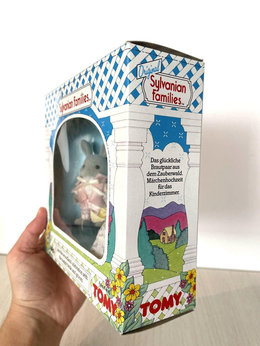 Side of the original TOMY box showing the German-language description — Calico Critters and Sylvanian Families