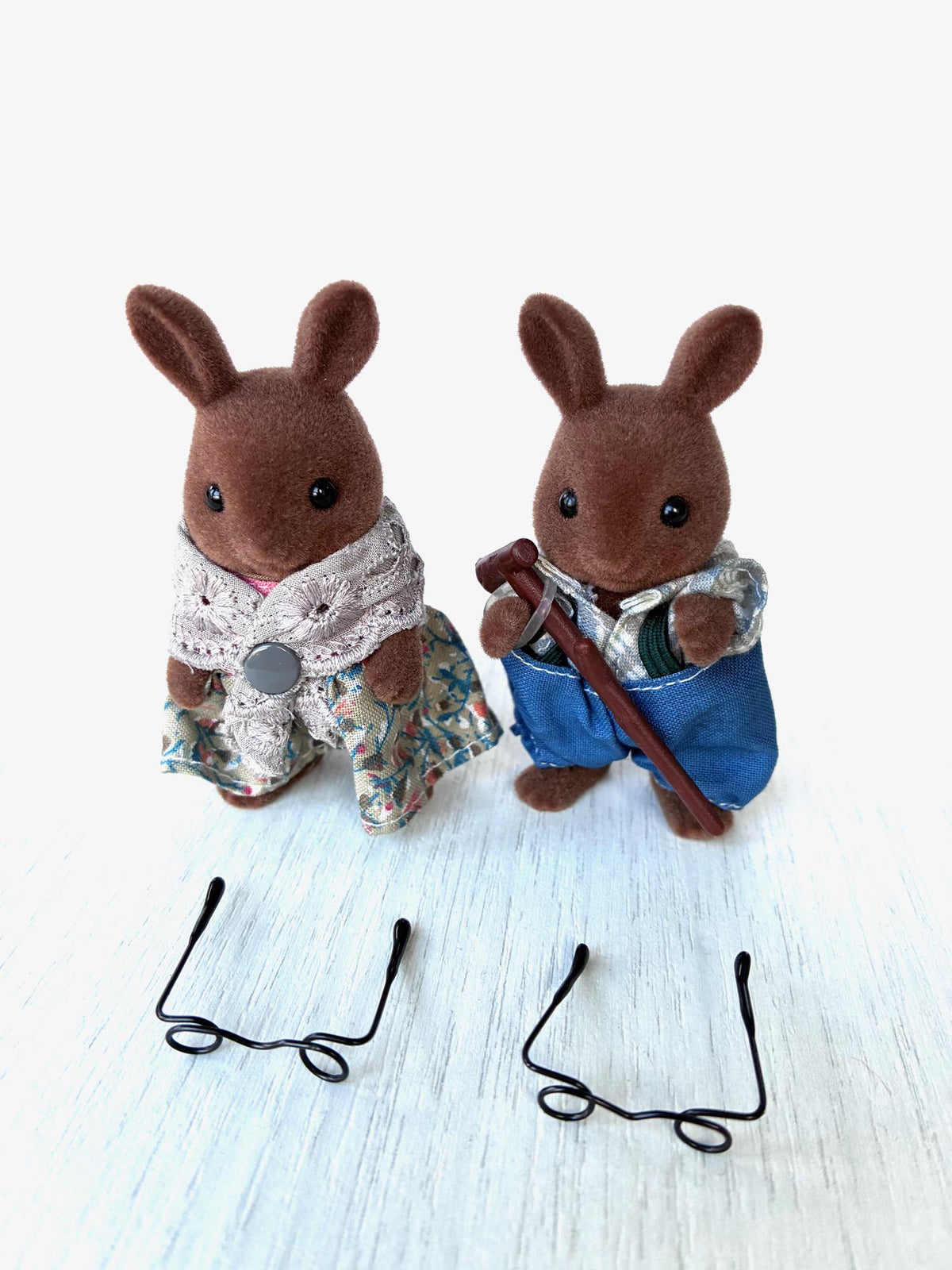 Vintage Sylvanian Families Calico Critters brown Wildwood Rabbit grandparents with wire glasses and walking cane – photo 11 of 11