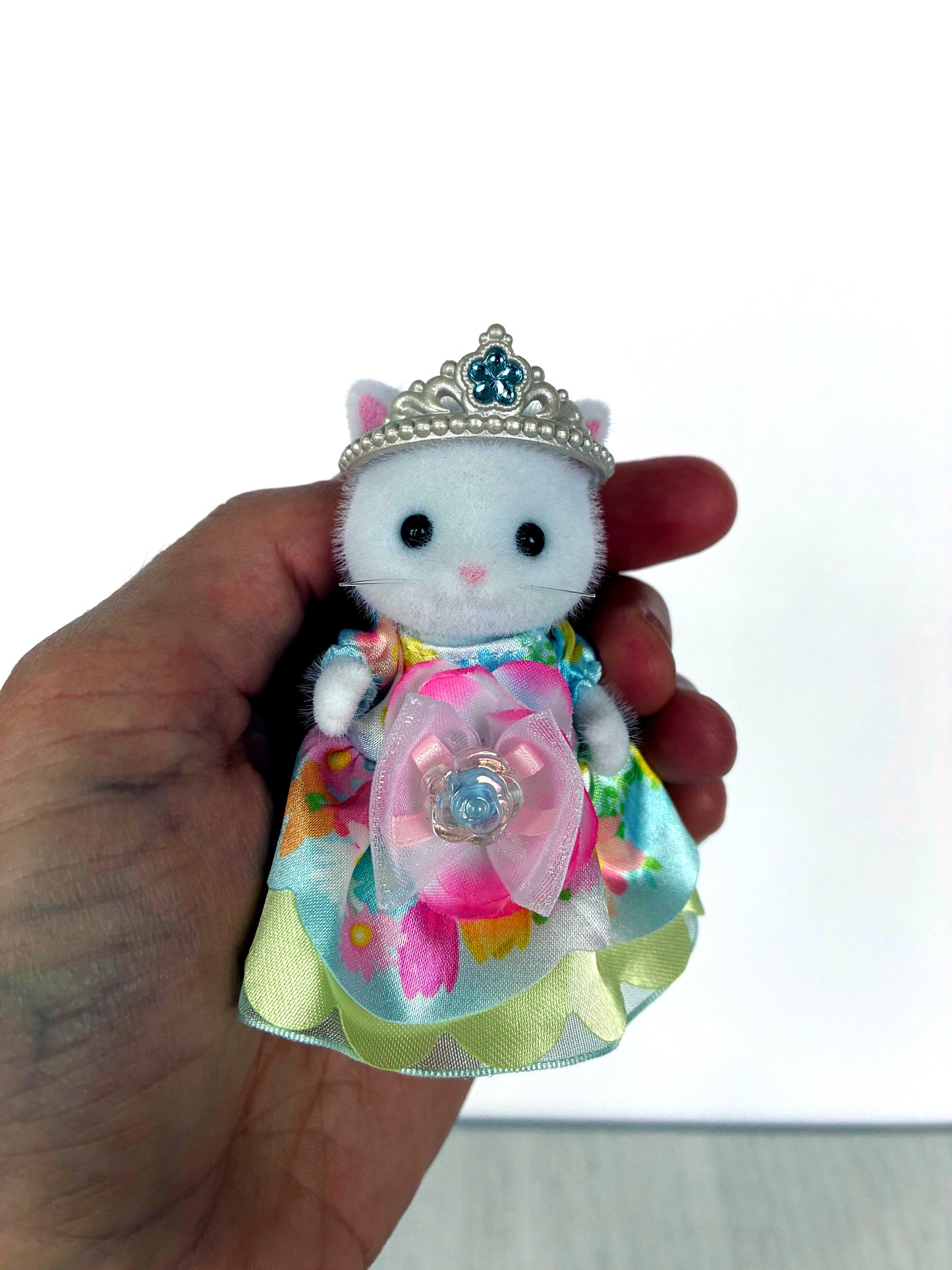 Persian Cat girl wearing silver tiara, Flowering Princesses set