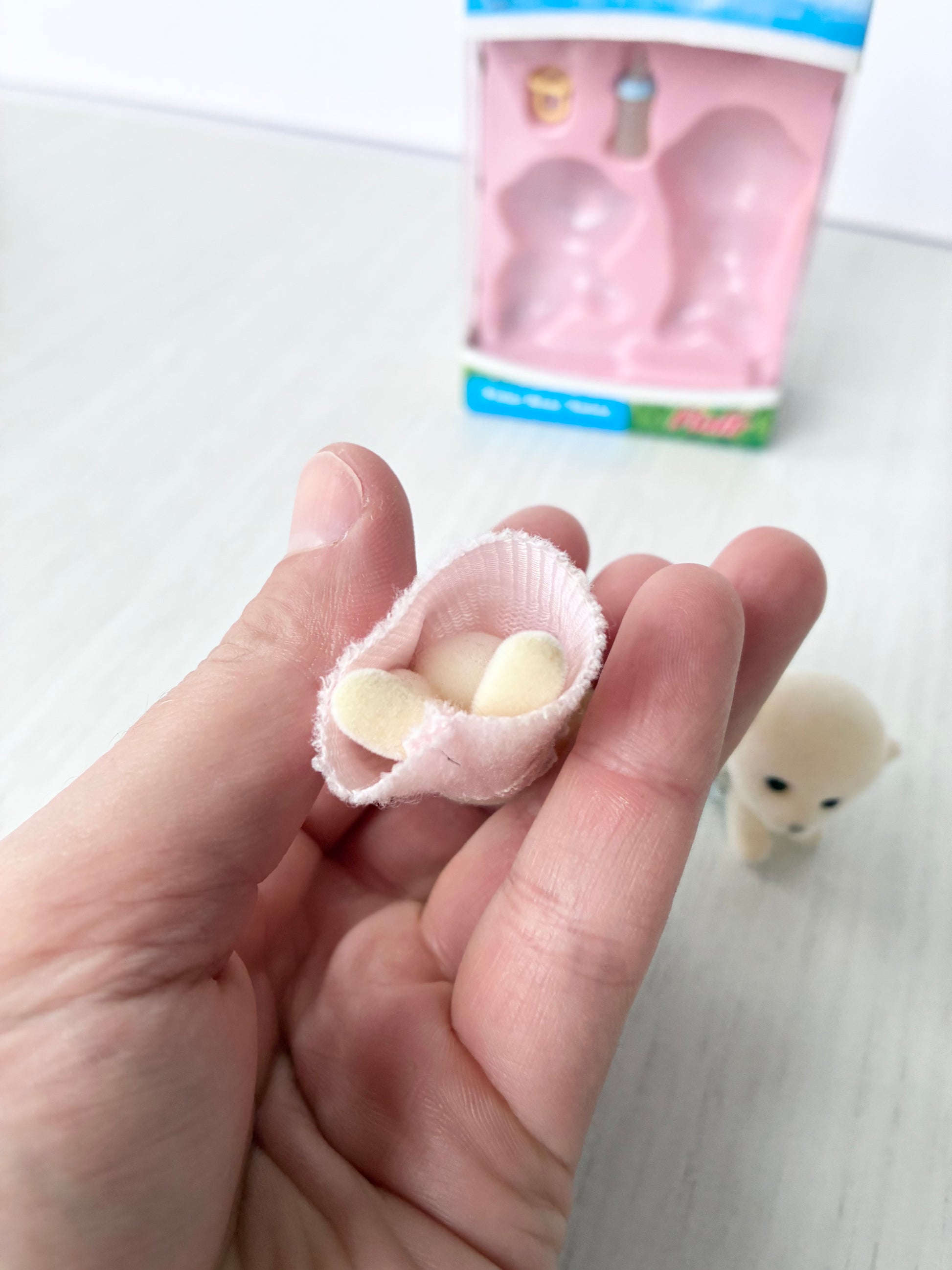 Calico Critters Sylvanian Families polar bear baby outfit detail