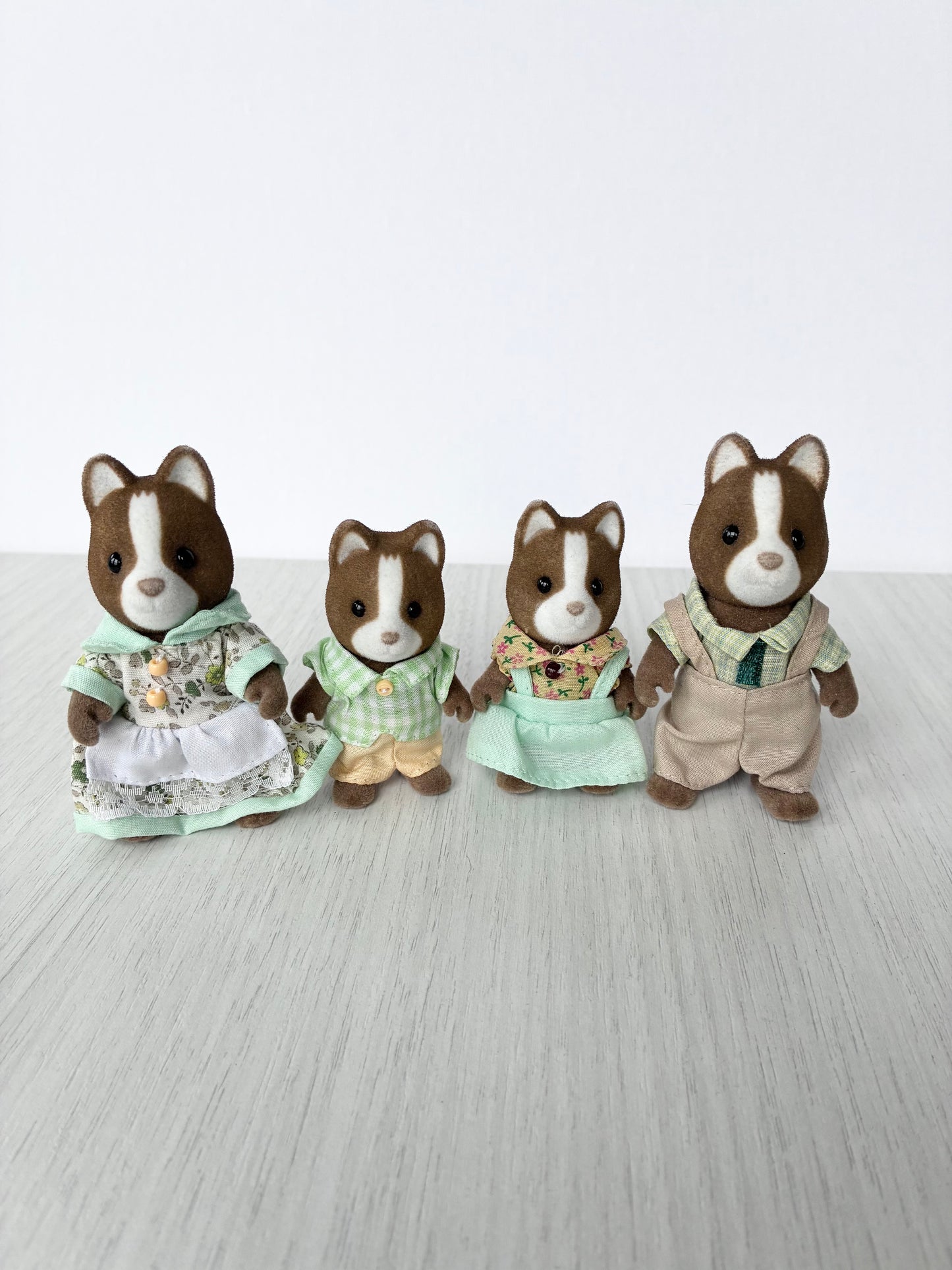 Calico Critters Sylvanian Families vintage Hound Dog Family of four standing together