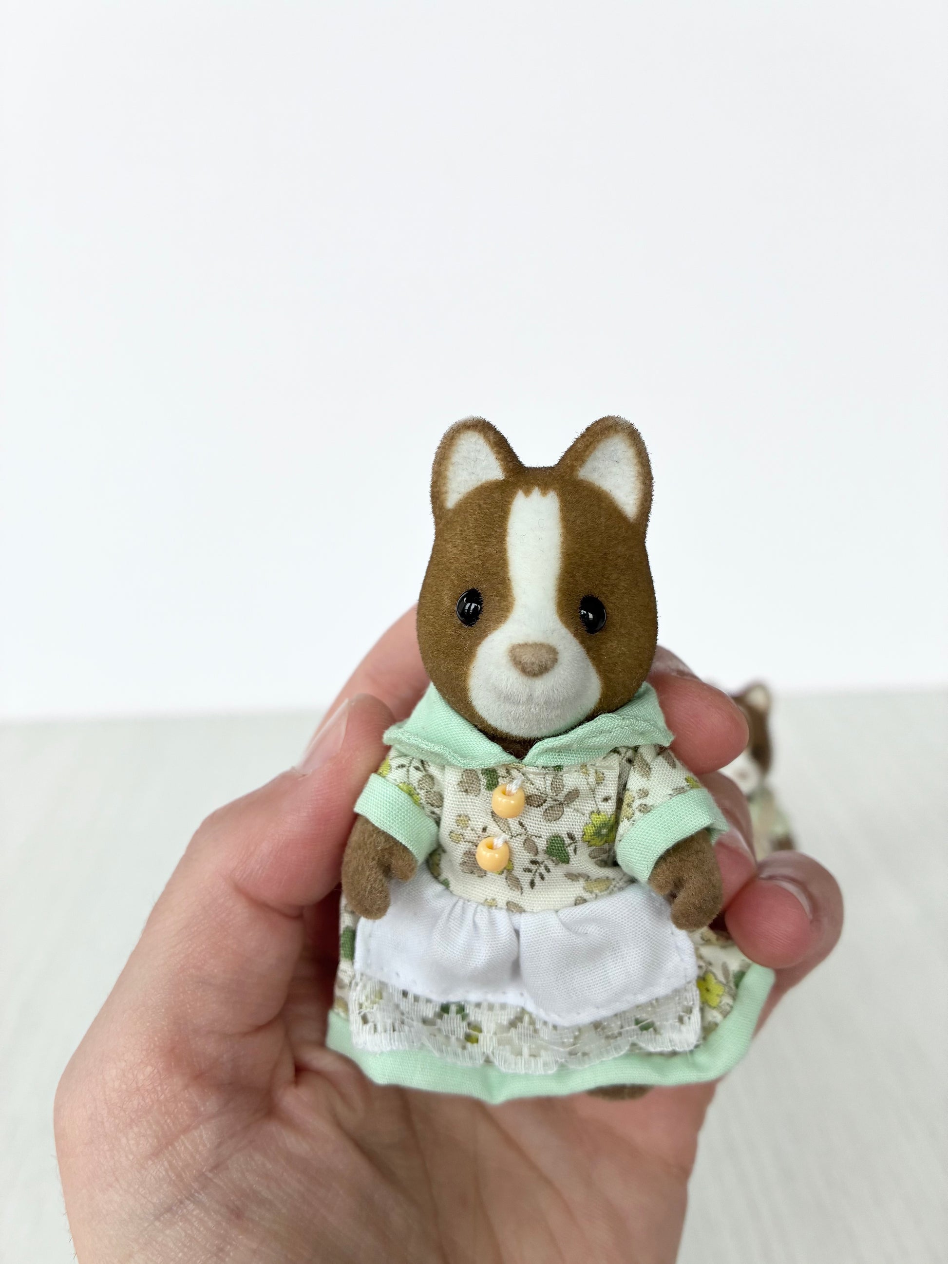 Calico Critters Sylvanian Families hound dog mother in mint floral dress with apron