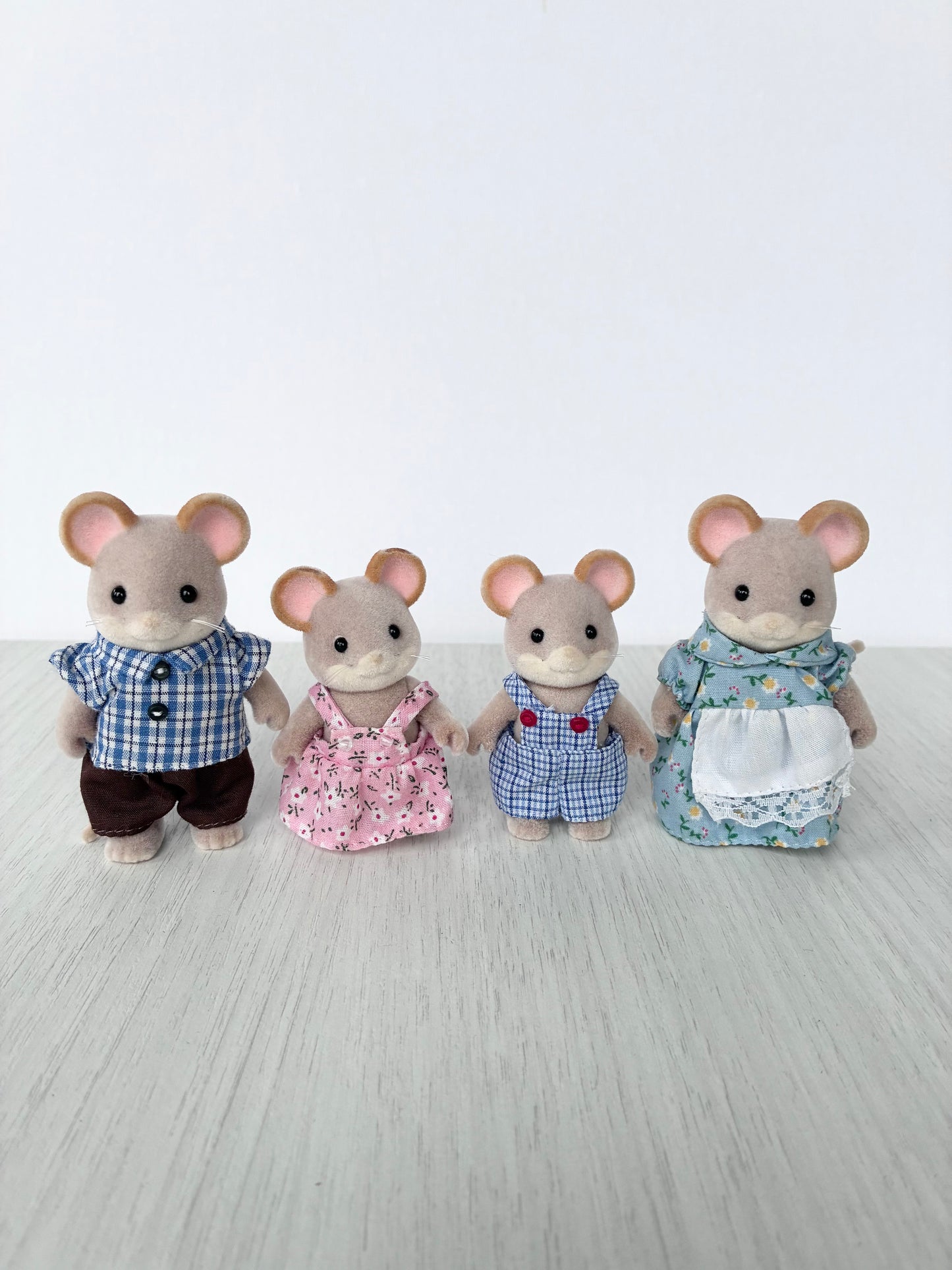 Calico Critters Sylvanian Families vintage Maces Mouse Family of four standing together