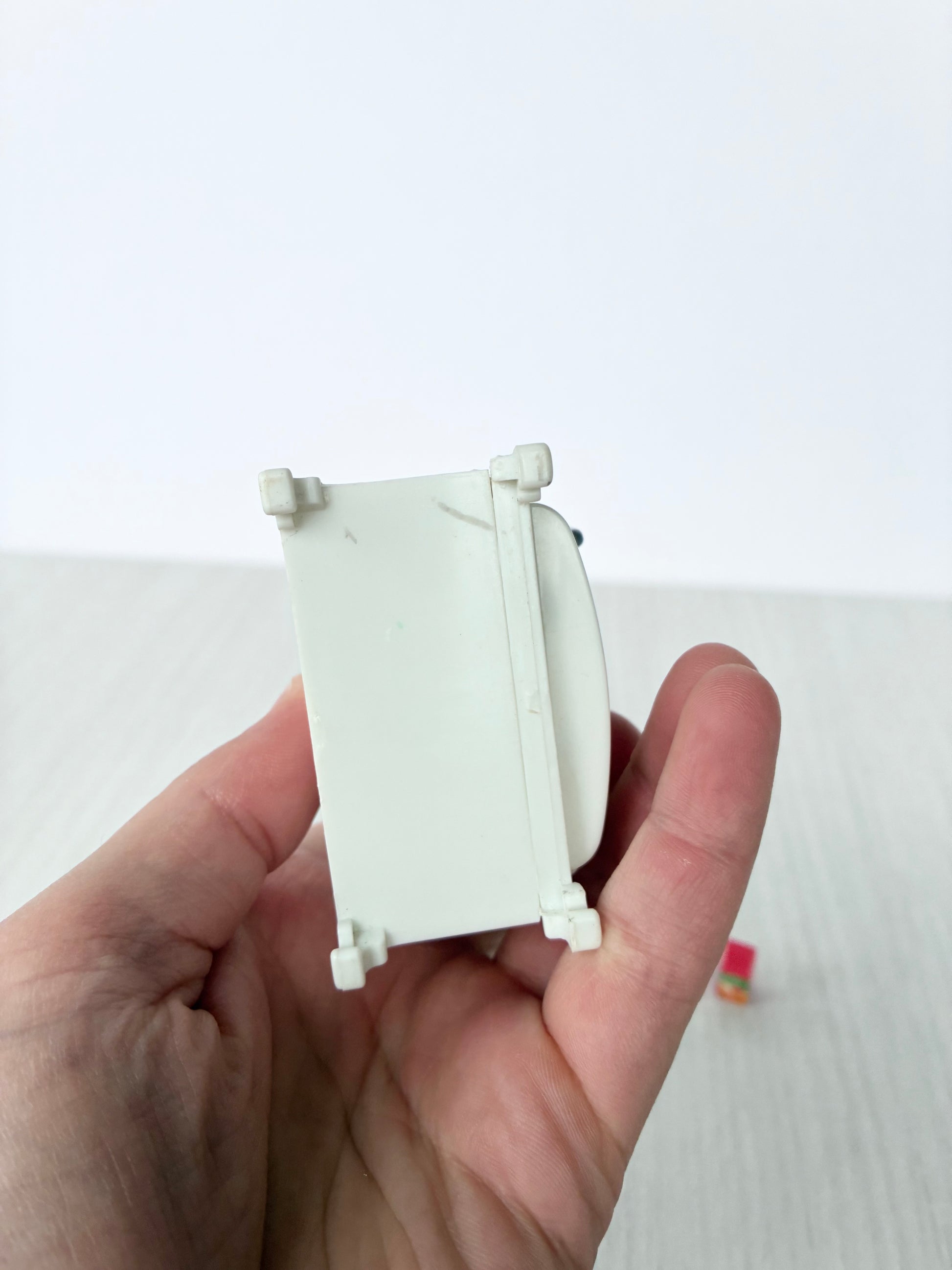 Side view of Calico Critters Sylvanian Families refrigerator