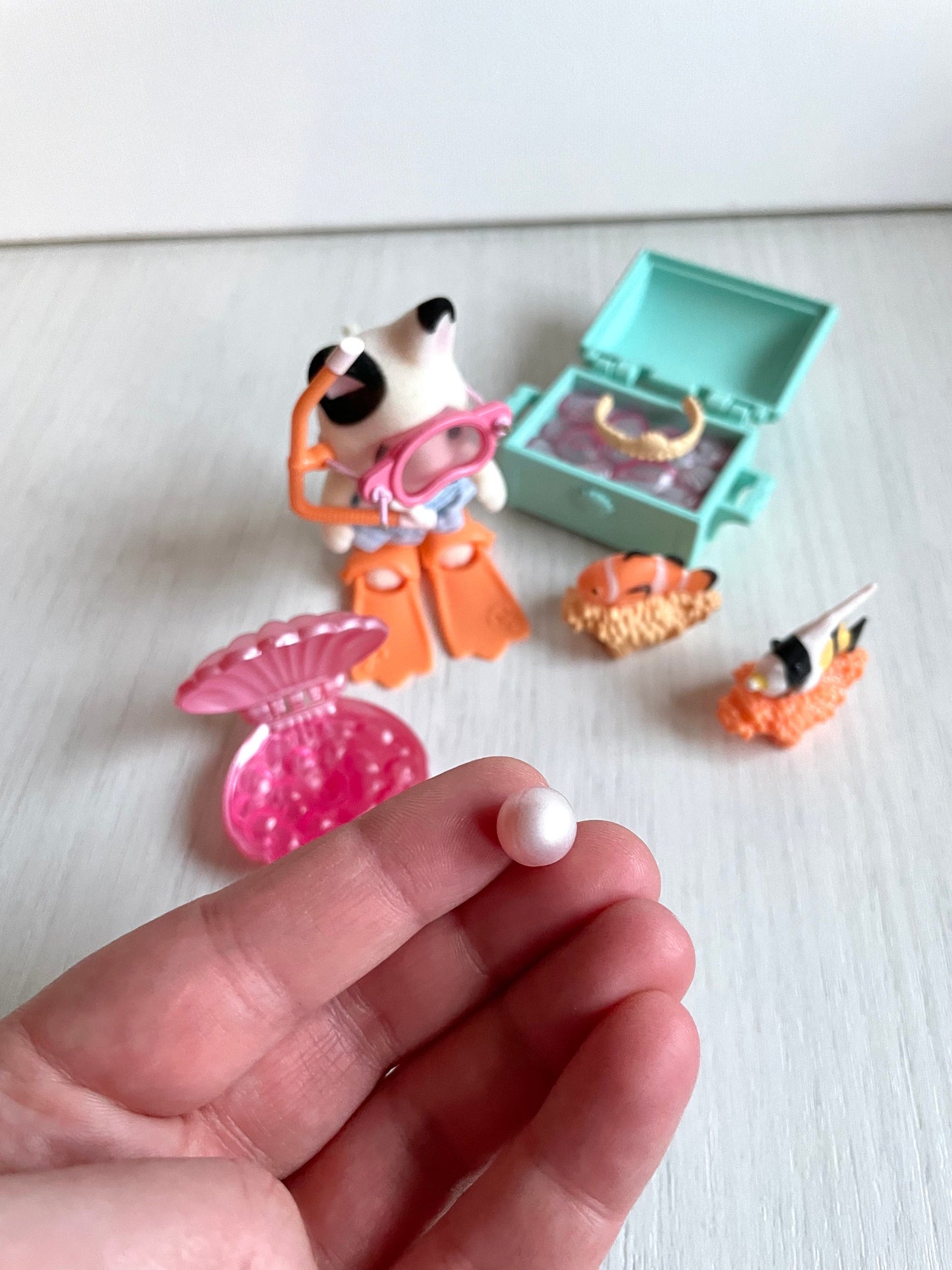 Calico Critters Seaside Treasure Set, snorkle and flippers with Lily Tuxedo Cat — Sylvanian Families