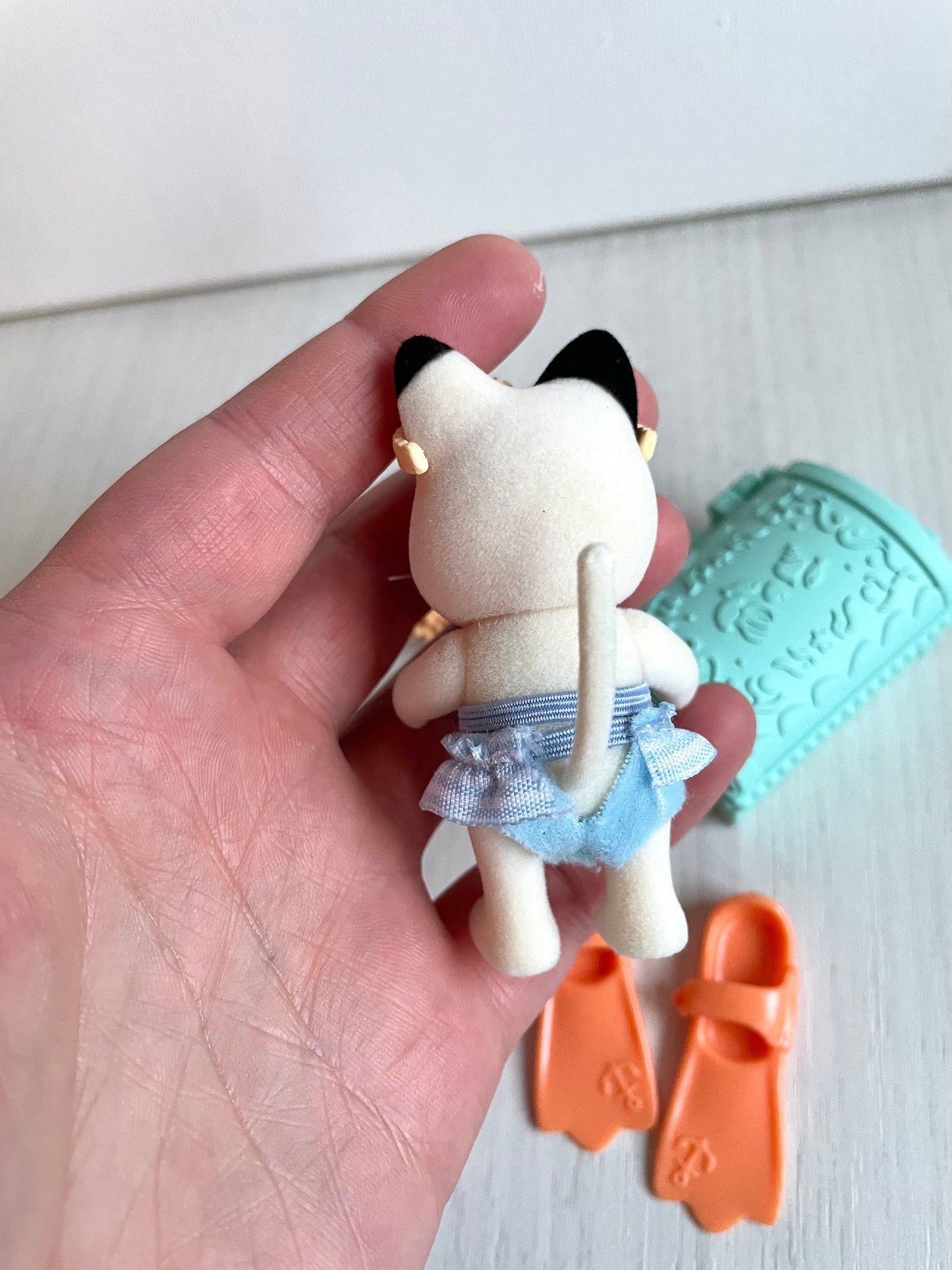 Calico Critters Seaside Treasure Set, snorkle and flippers with Lily Tuxedo Cat — Sylvanian Families