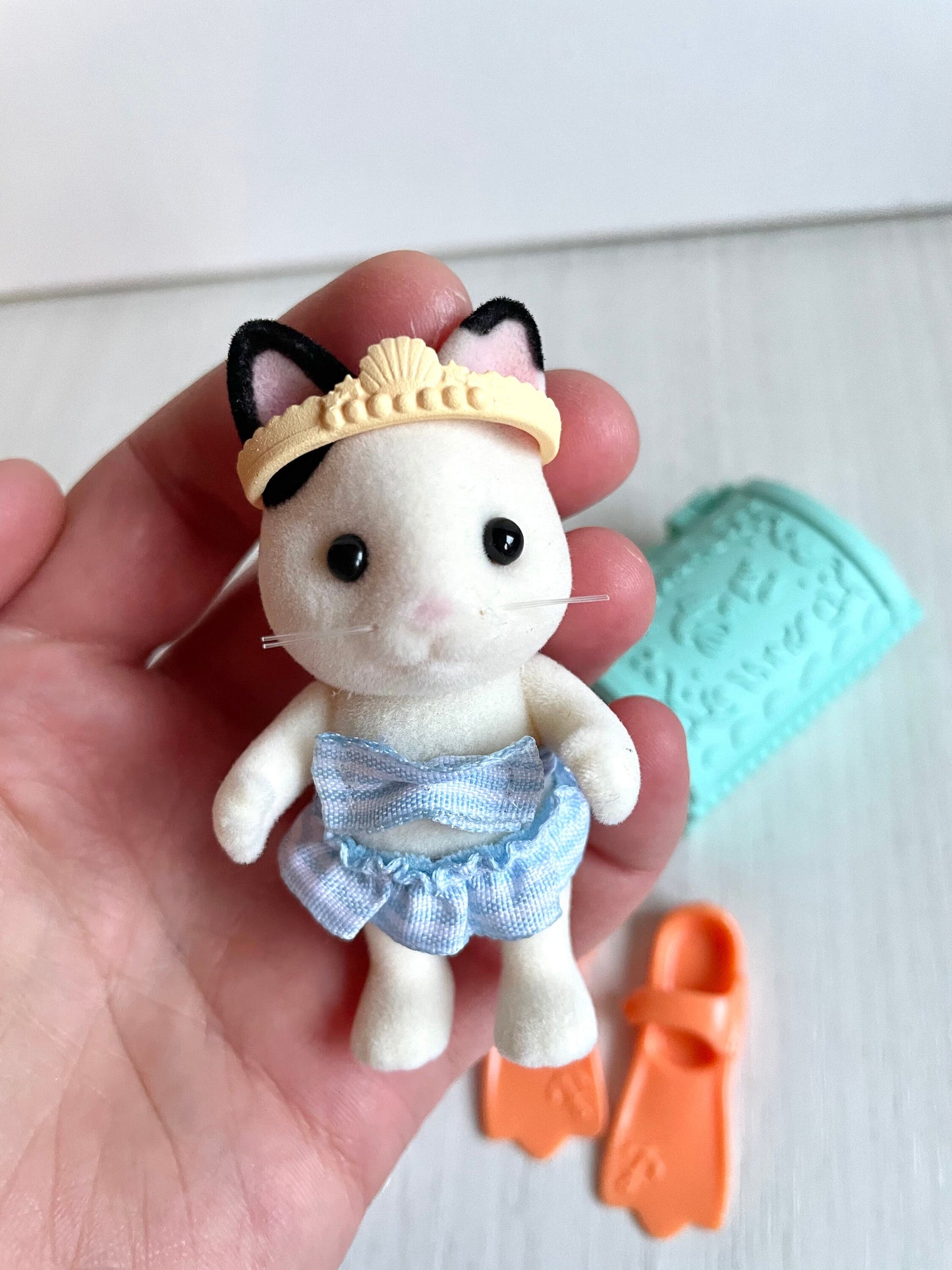Calico Critters Seaside Treasure Set, snorkle and flippers with Lily Tuxedo Cat — Sylvanian Families