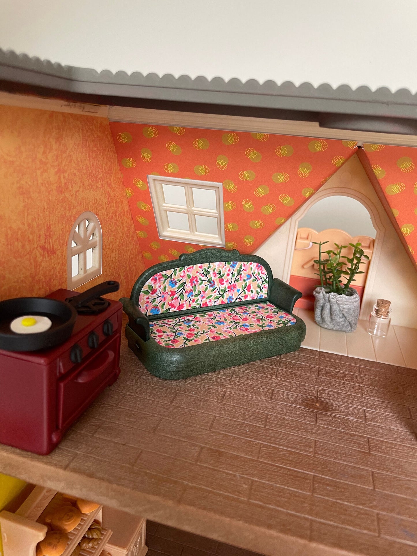 Custom bakery shelves with miniature bread and cakes — Calico Critters / Sylvanian Families