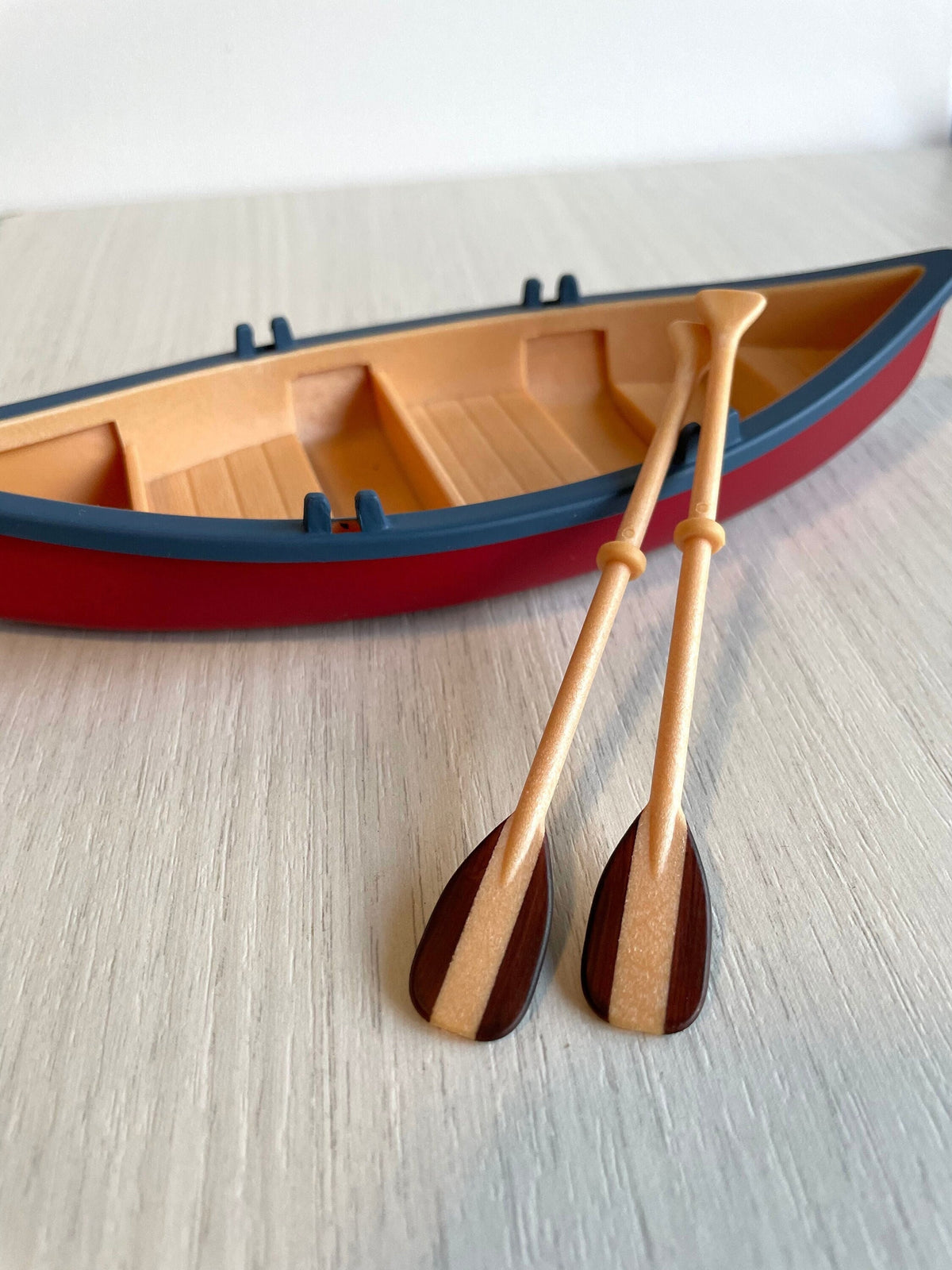 Calico Critters red canoe and oars, Sylvanian families