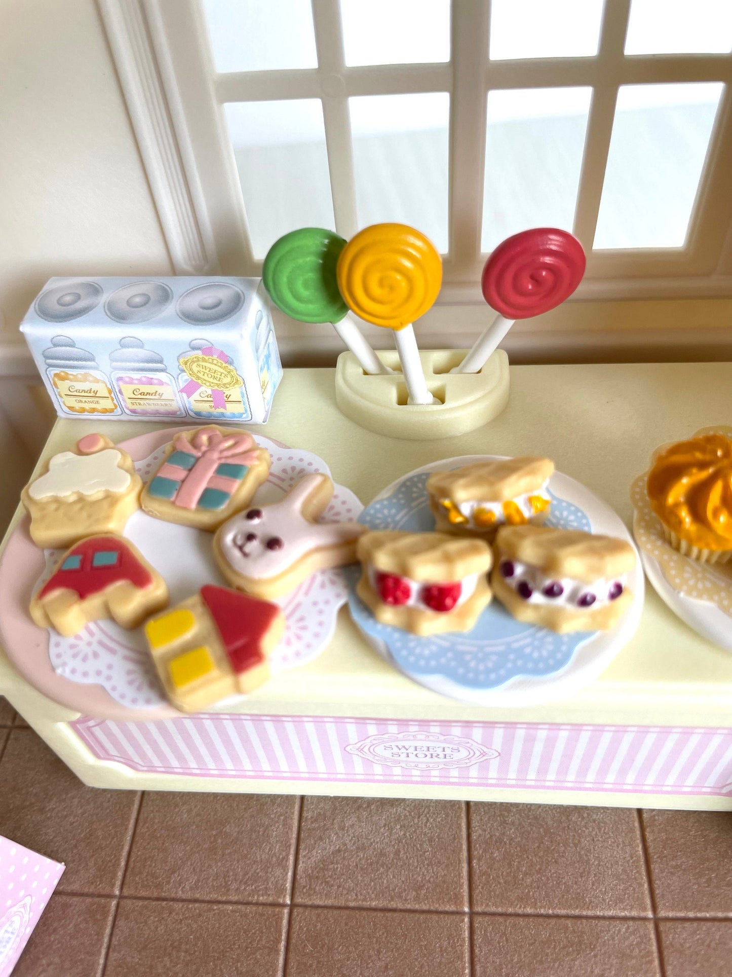 Calico Critters Sweets Store complete and like new — Sylvanian Families