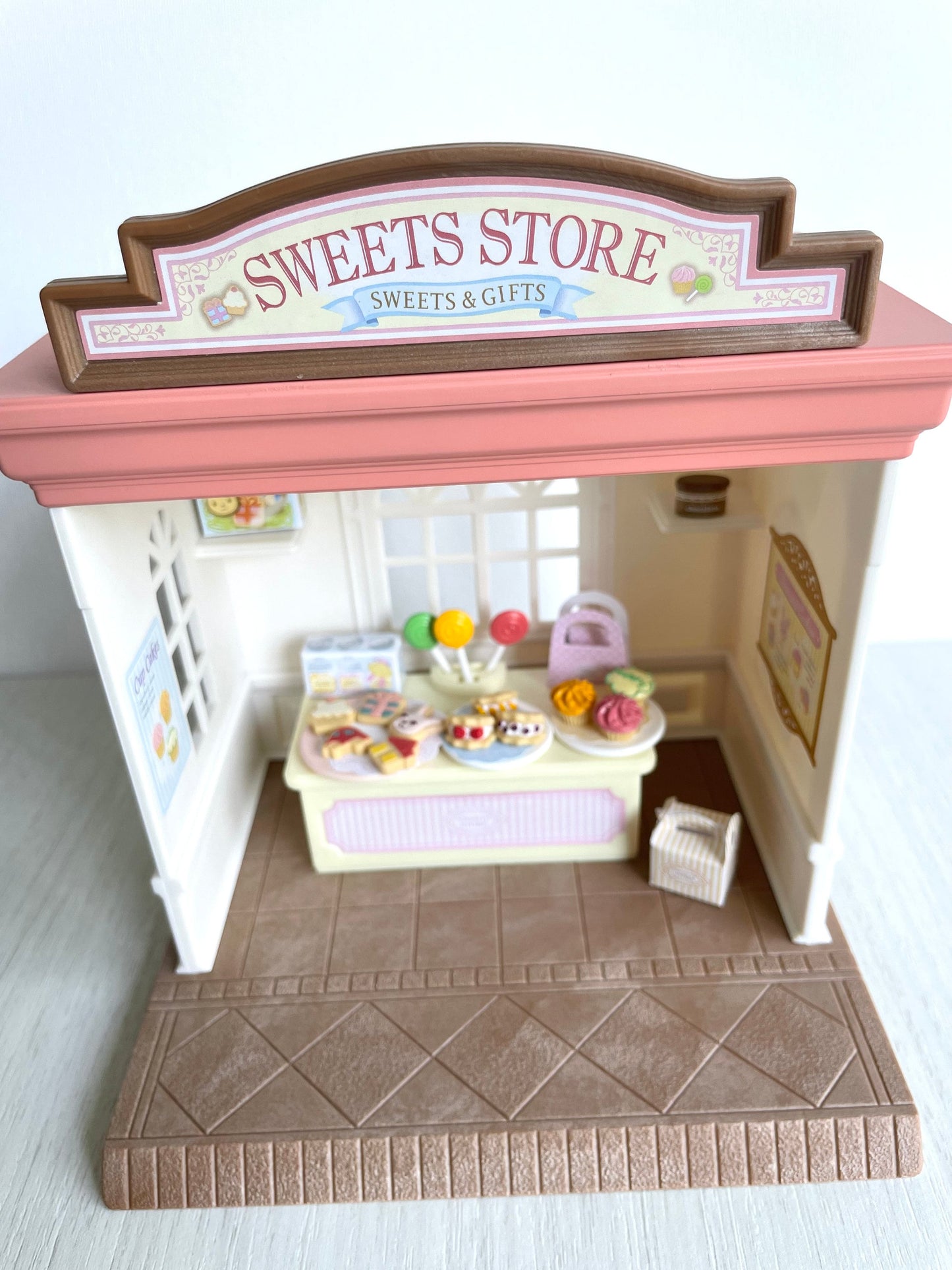 Calico Critters Sweets Store complete and like new — Sylvanian Families