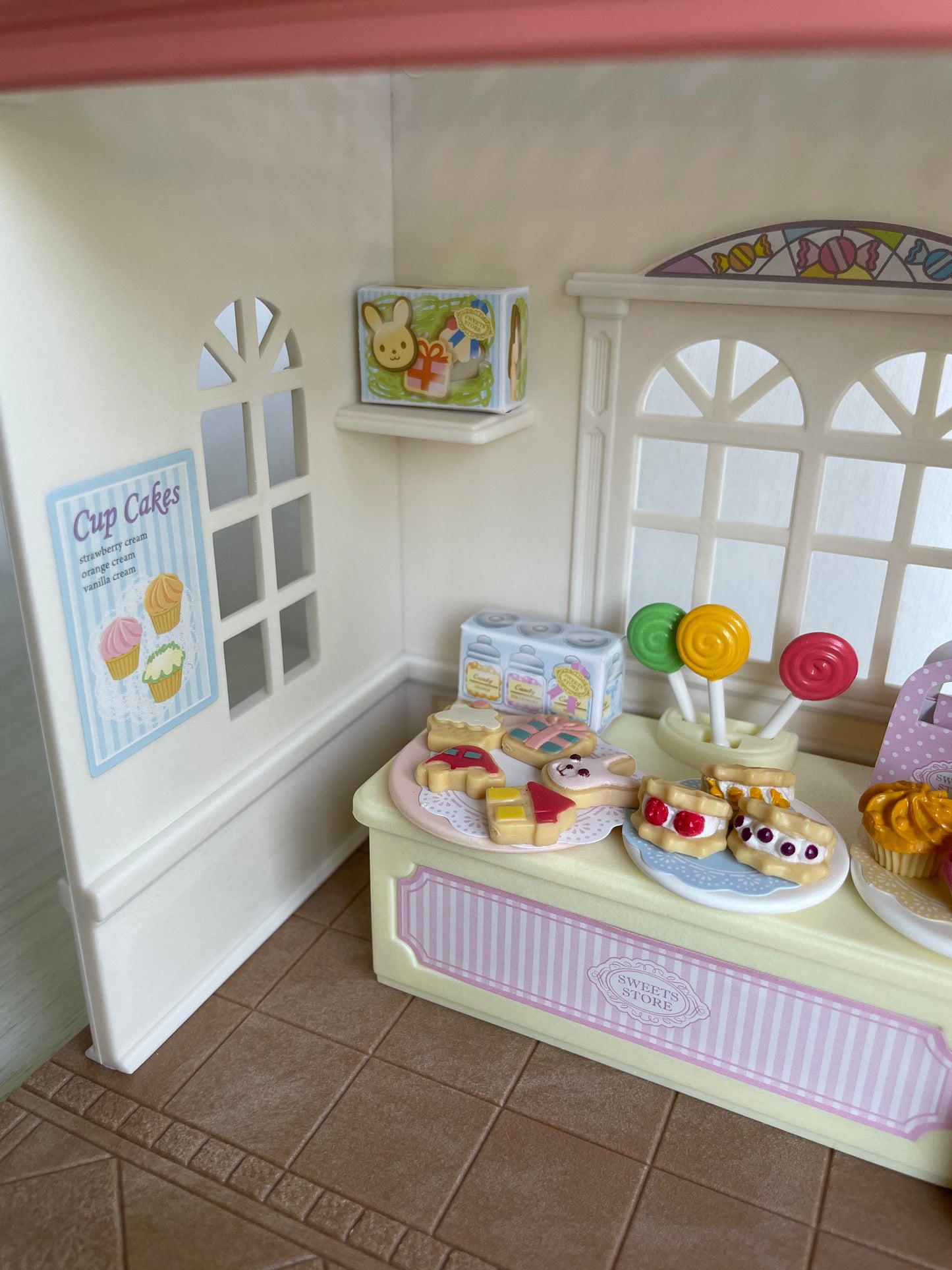 Calico Critters Sweets Store complete and like new — Sylvanian Families