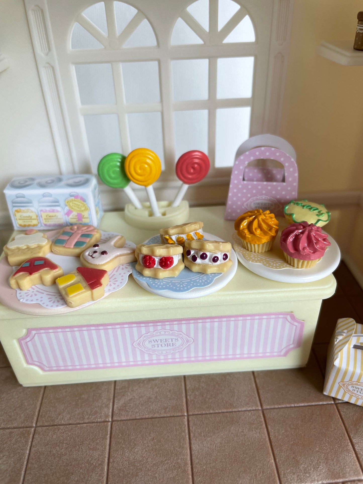 Calico Critters Sweets Store complete and like new — Sylvanian Families