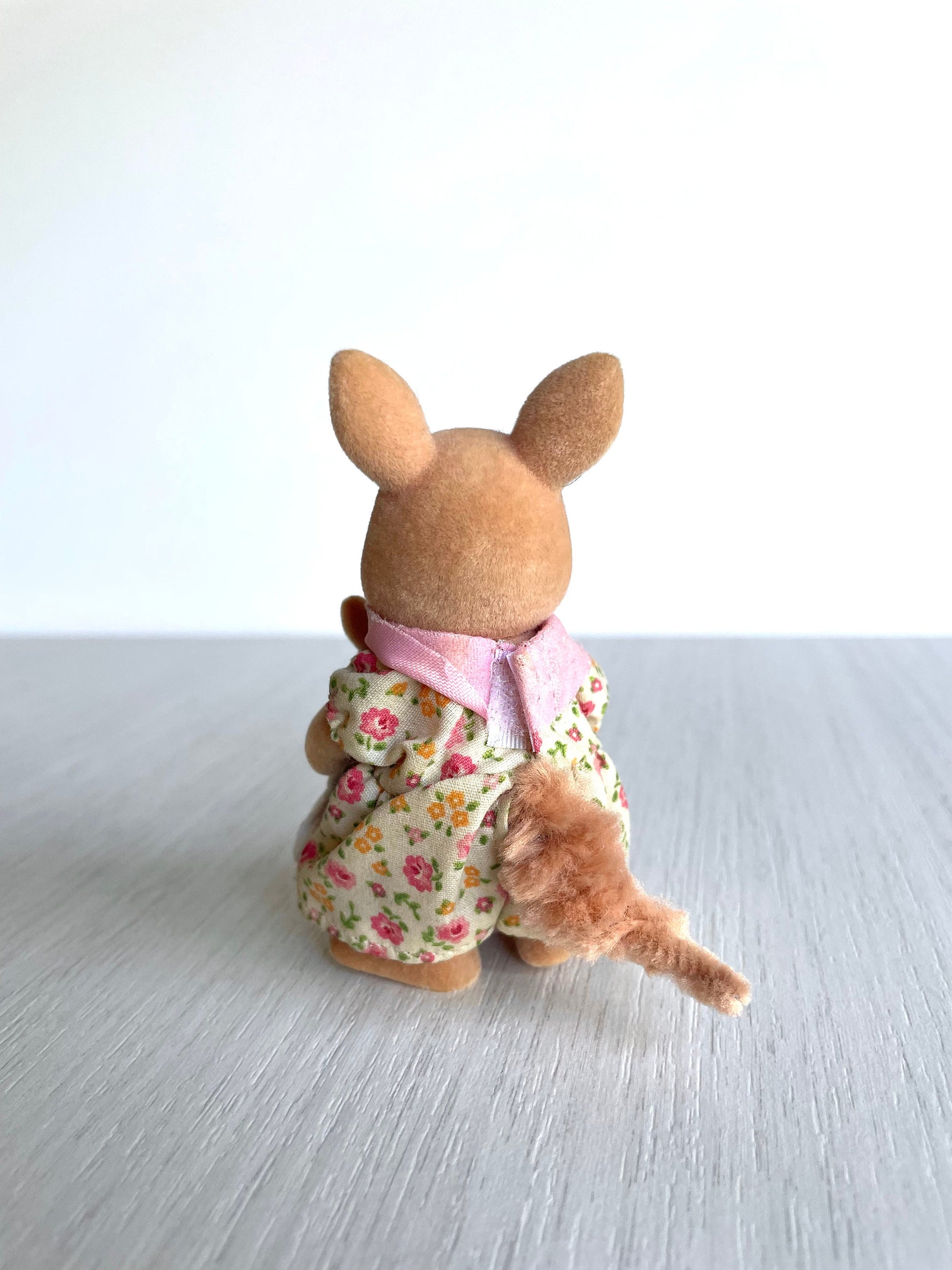 Hopper kangaroo mama with baby in pouch — vintage Sylvanian Families / Calico Critters
