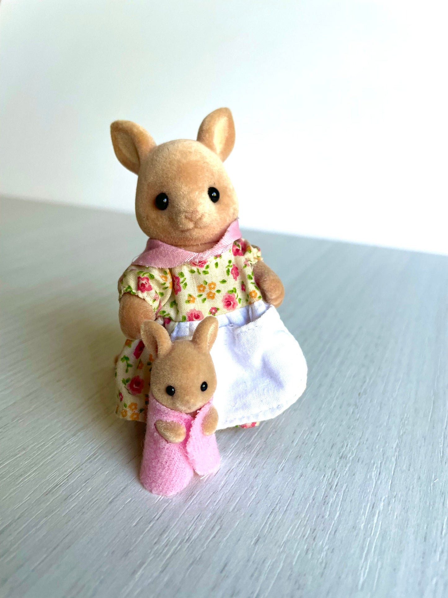 Collectible Hopper kangaroo mama and baby — Sylvanian Families / Calico Critters