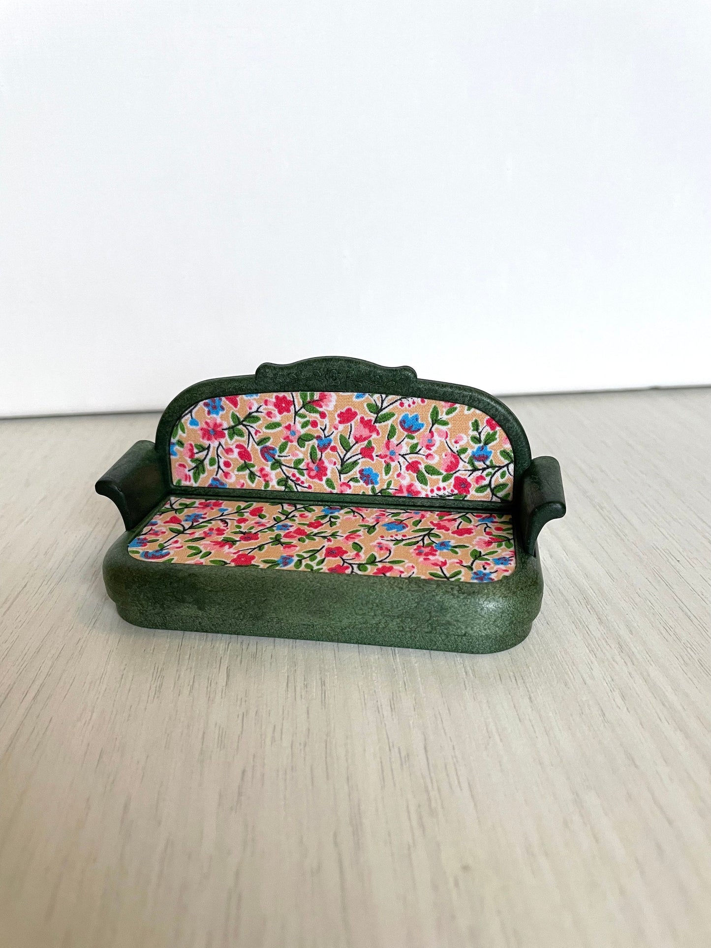 Miniature Calico Critters sofa couch — Sylvanian Families