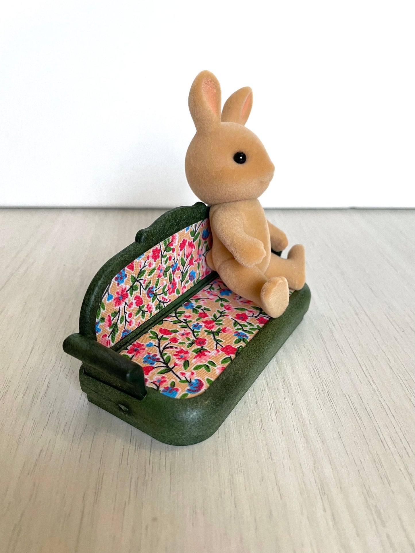 Miniature Calico Critters sofa couch — Sylvanian Families