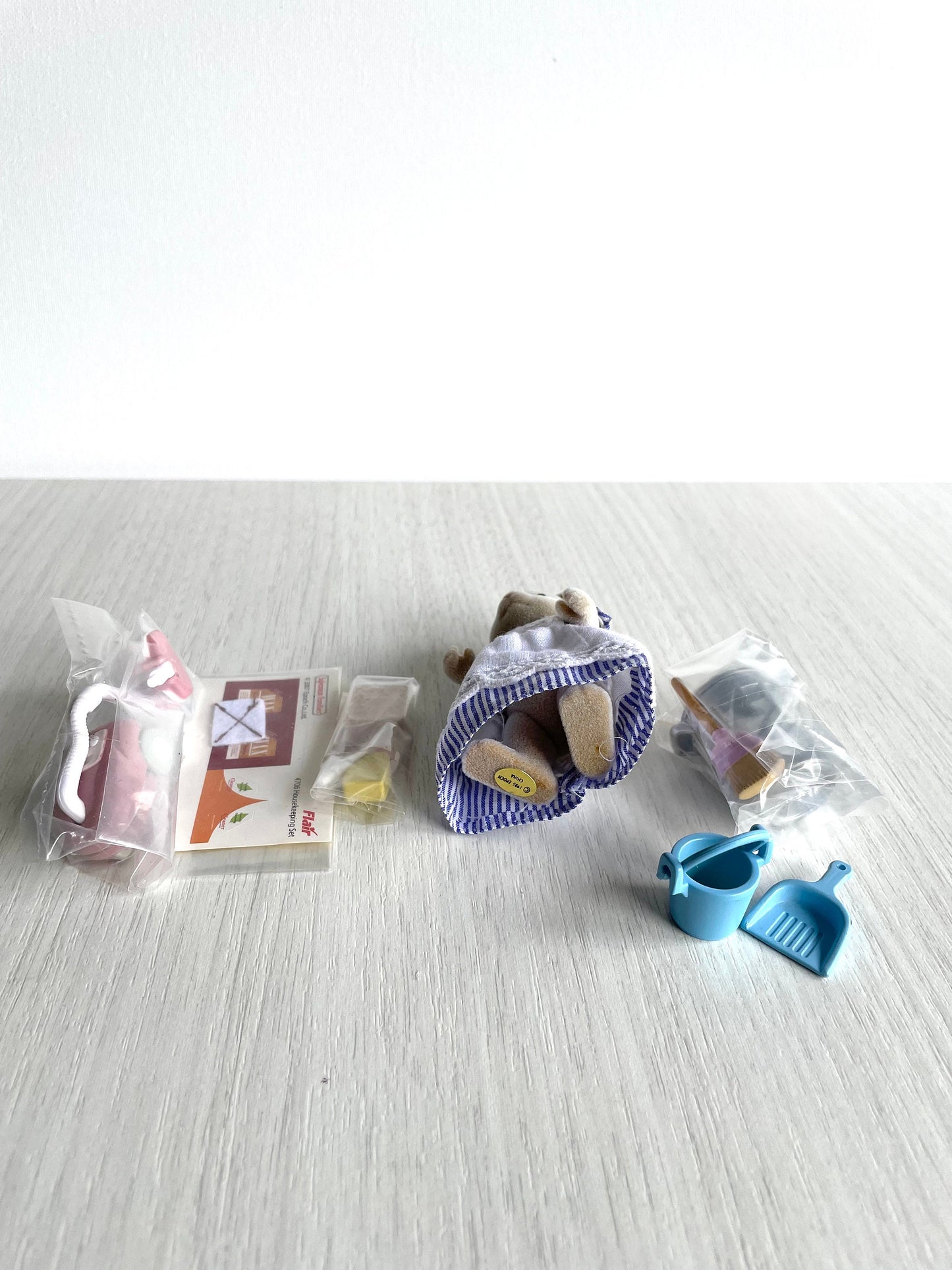 Calico Critters housekeeping set, Sylvanian Families made and accessories