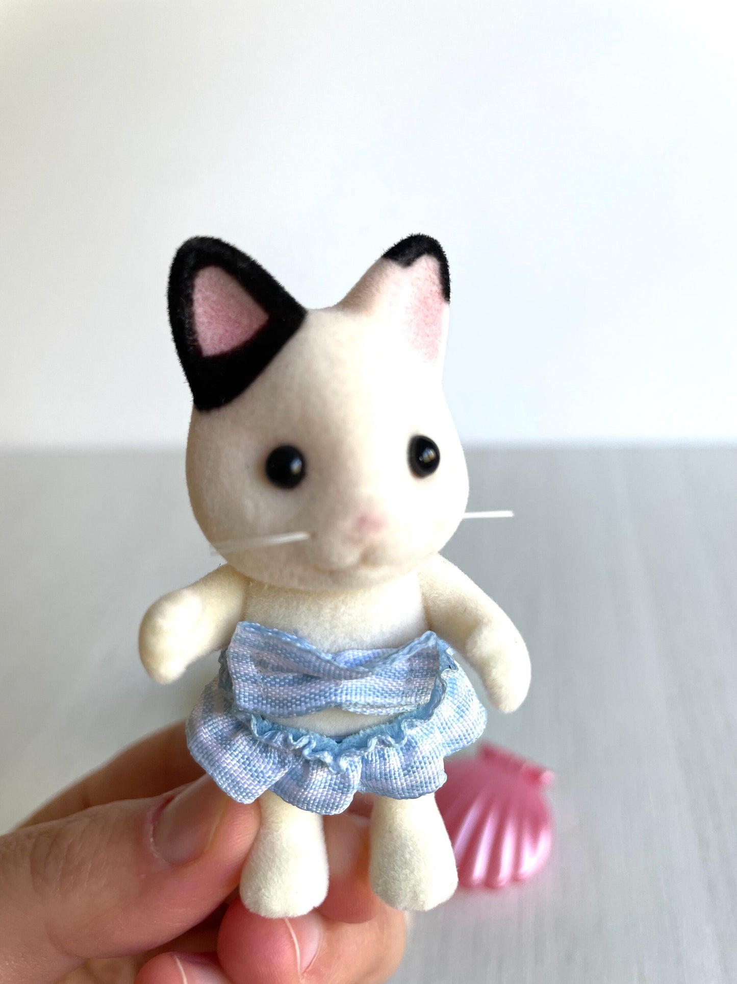 Calico Critters Seaside Treasure Set spares, pearl clamshell Lily Tuxedo Cat — Sylvanian Families