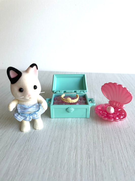 Calico Critters Seaside Treasure Set spares, pearl clamshell Lily Tuxedo Cat — Sylvanian Families