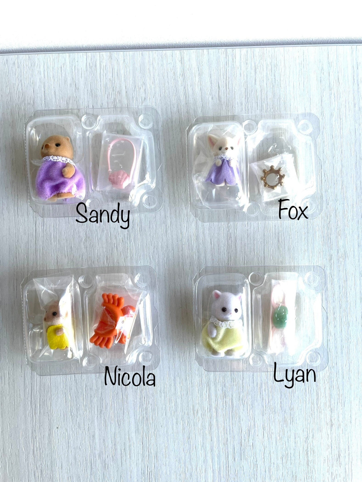 Calico Critters baby seashore friends blind bag figures revealed new in package