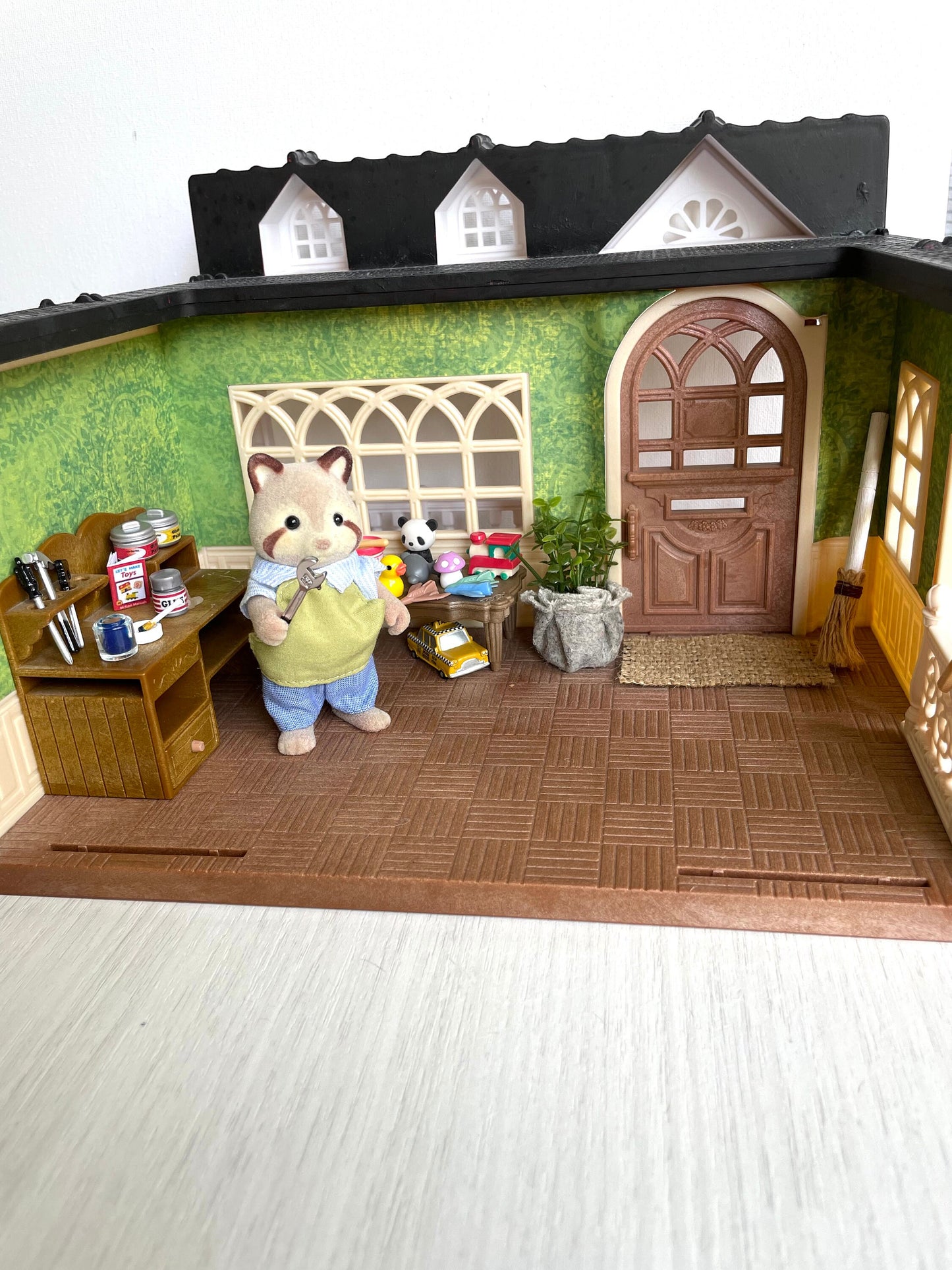Calico Critters toymaker set with custom wallpaper sweet raspberry home — Sylvanian Families