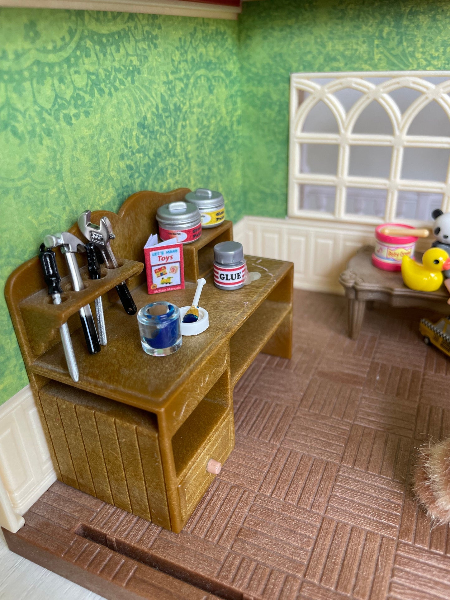 Calico Critters toymaker set with custom wallpaper sweet raspberry home — Sylvanian Families