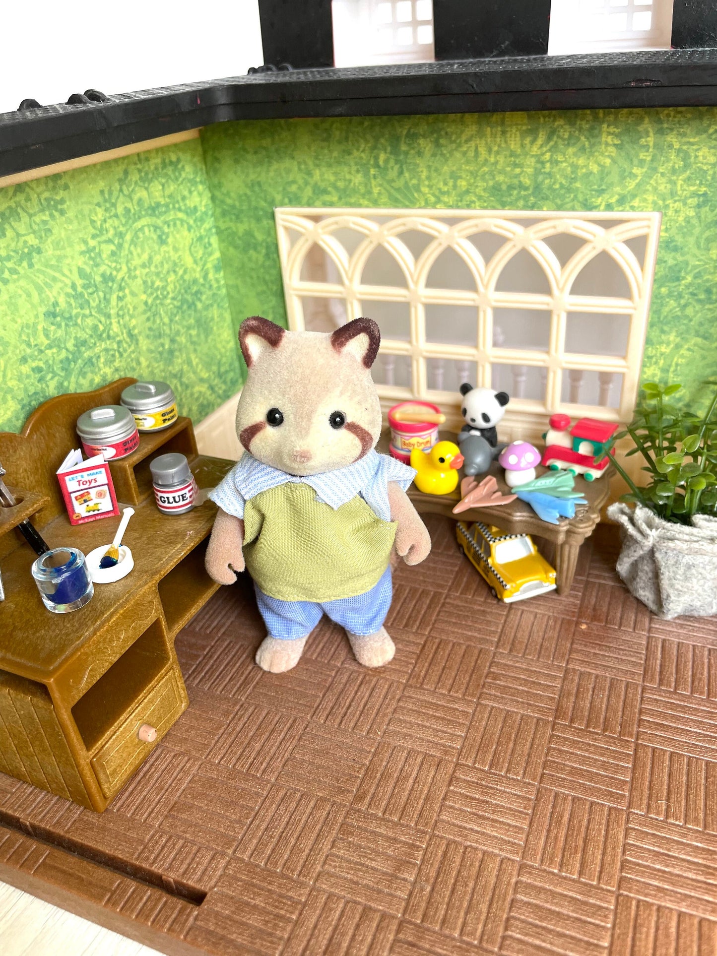 Calico Critters toymaker set with custom wallpaper sweet raspberry home — Sylvanian Families