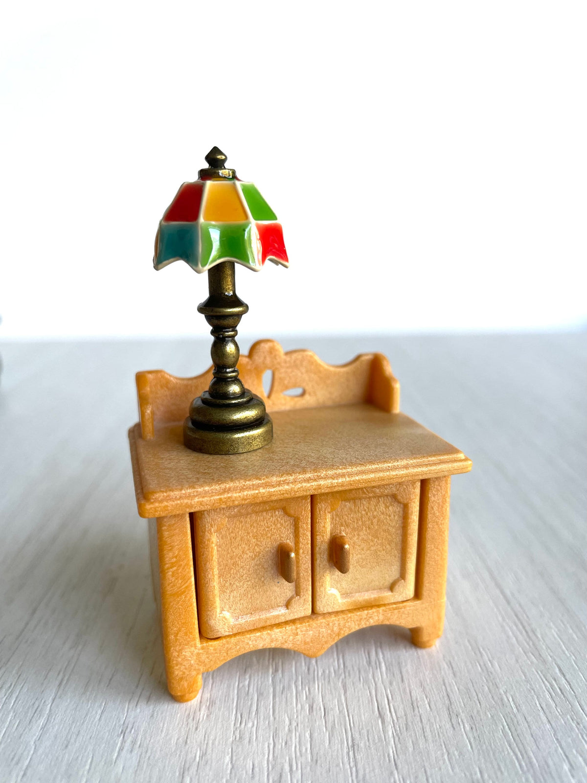 Miniature tiffany lamp with bronze base and colorful lampshade. Rabbit for scale, not included., photo 4 — Calico Critters / Sylvanian Families