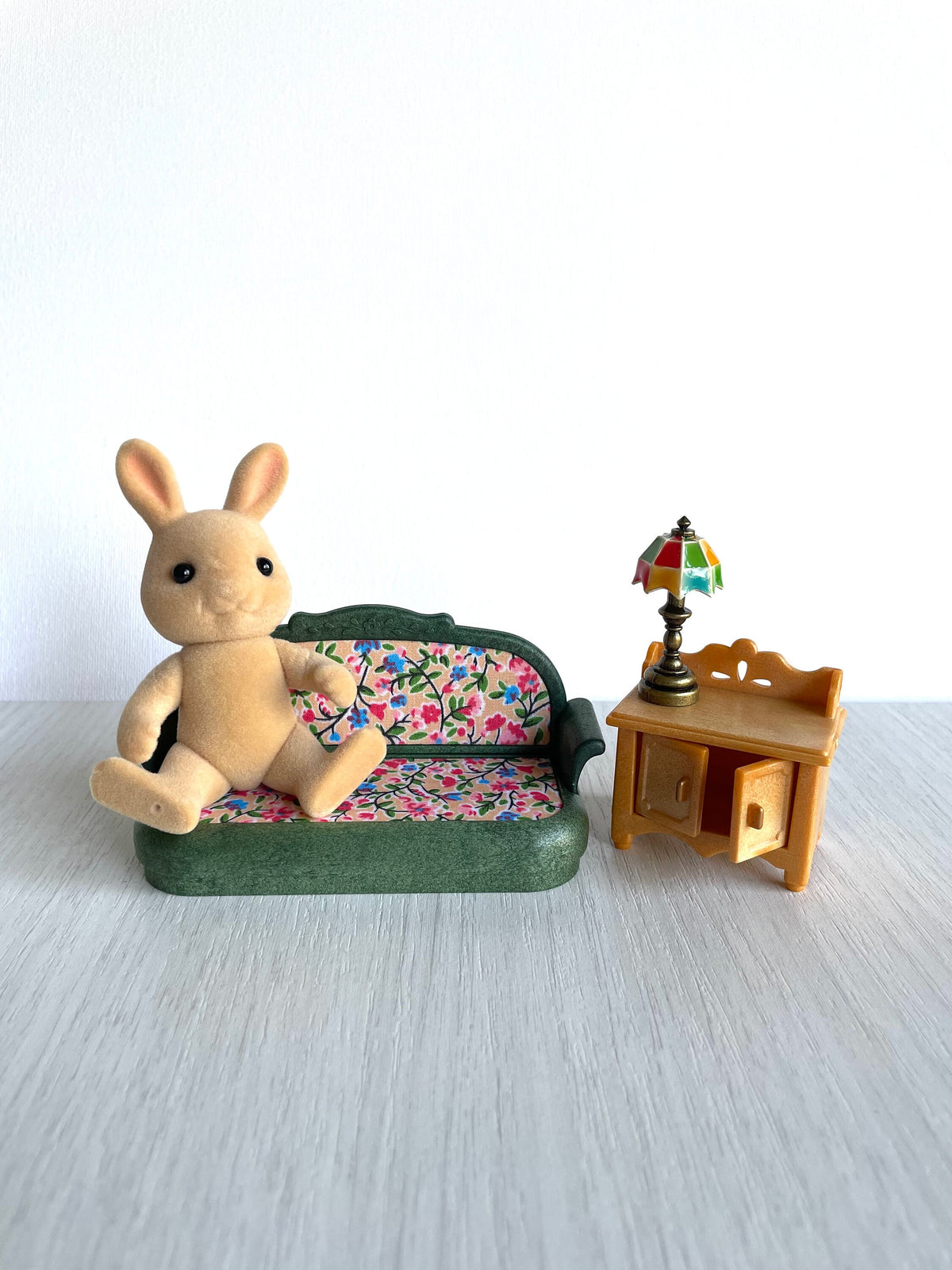Miniature tiffany lamp with bronze base and colorful lampshade. Rabbit for scale, not included., photo 7 — Calico Critters / Sylvanian Families