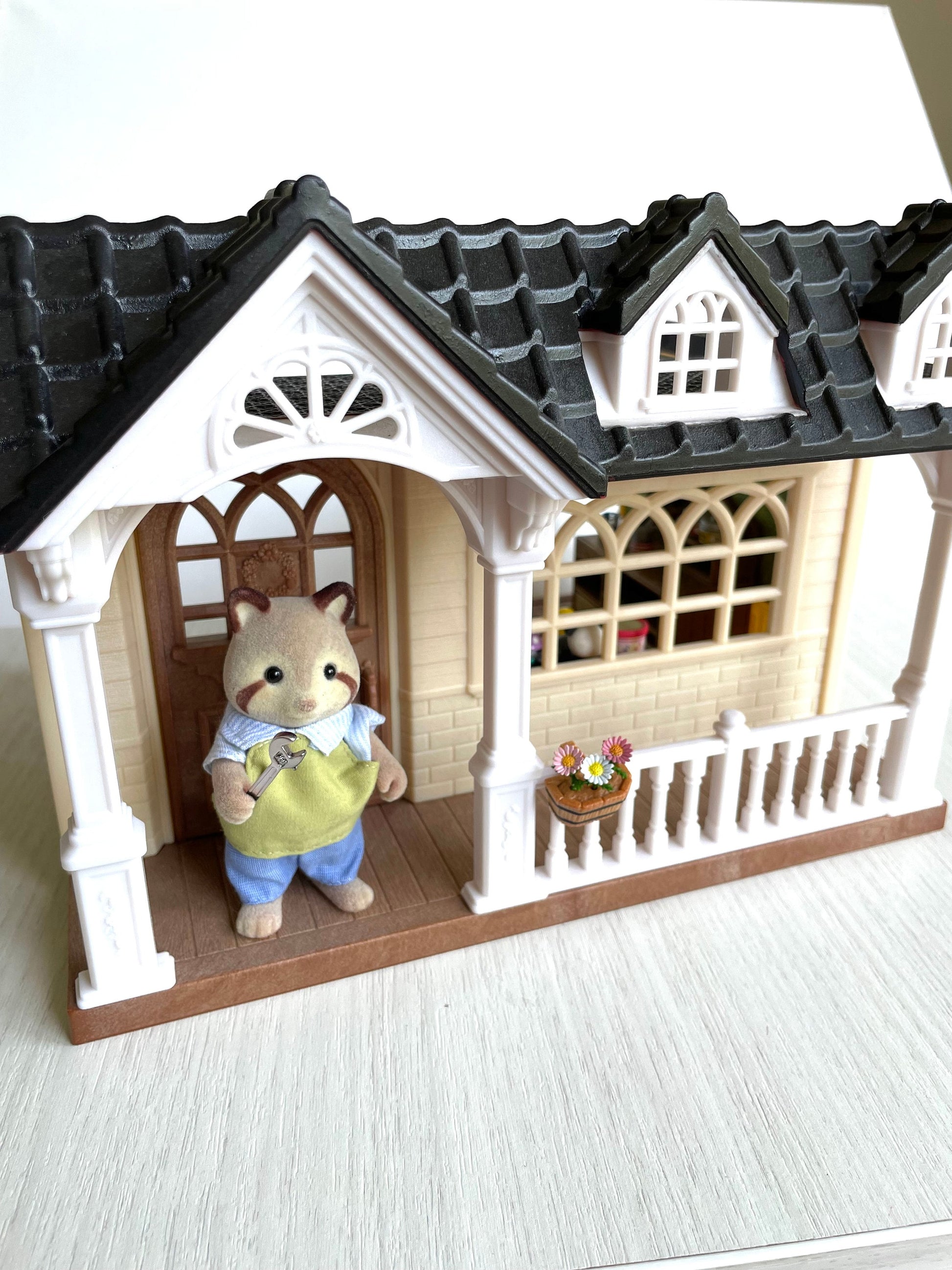 Calico Critters toymaker set with custom wallpaper sweet raspberry home — Sylvanian Families