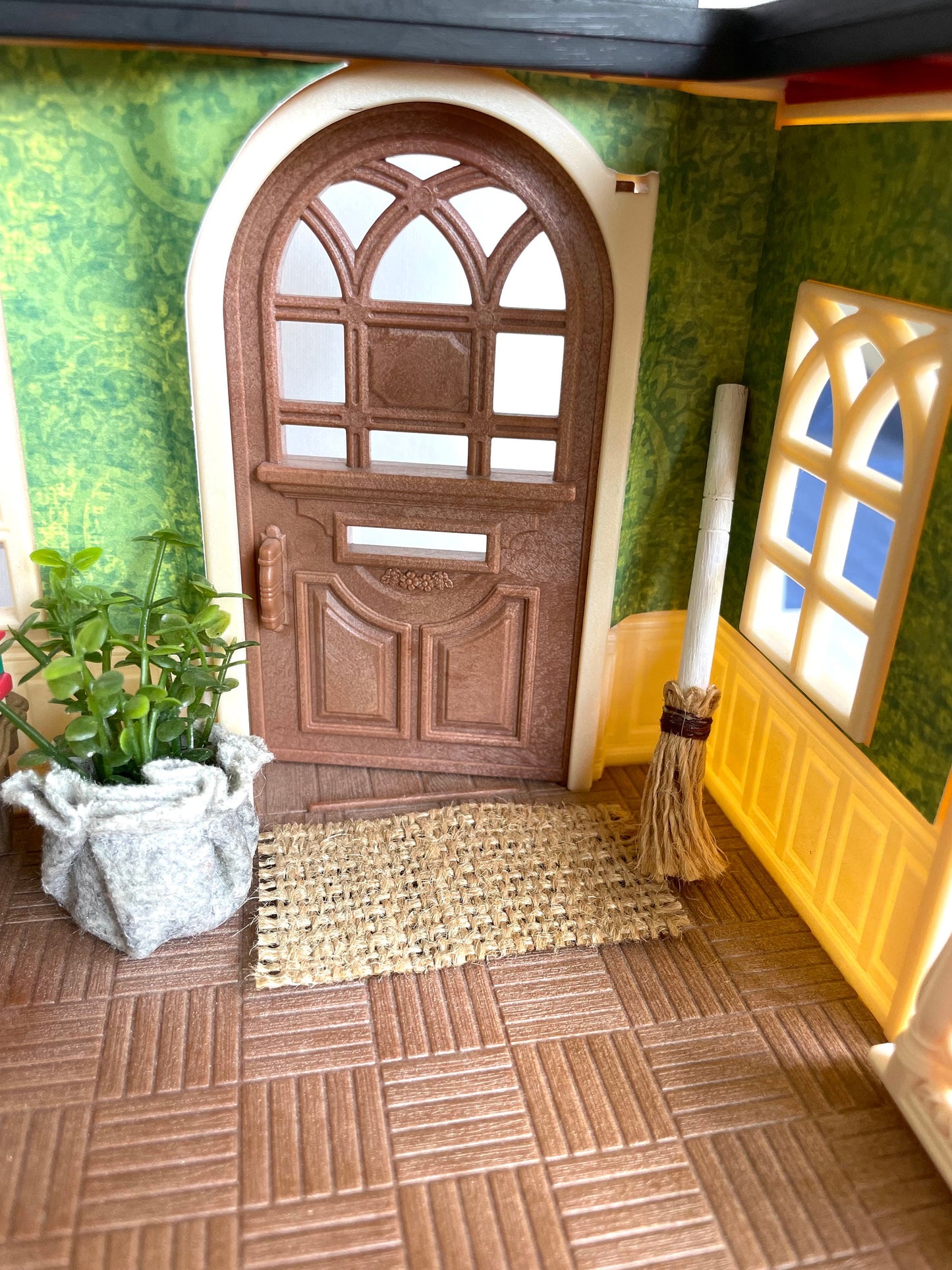 Calico Critters toymaker set with custom wallpaper sweet raspberry home — Sylvanian Families