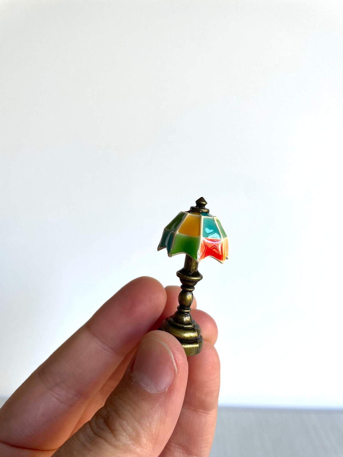 Miniature tiffany lamp with bronze base and colorful lampshade. Rabbit for scale, not included., photo 2 — Calico Critters / Sylvanian Families