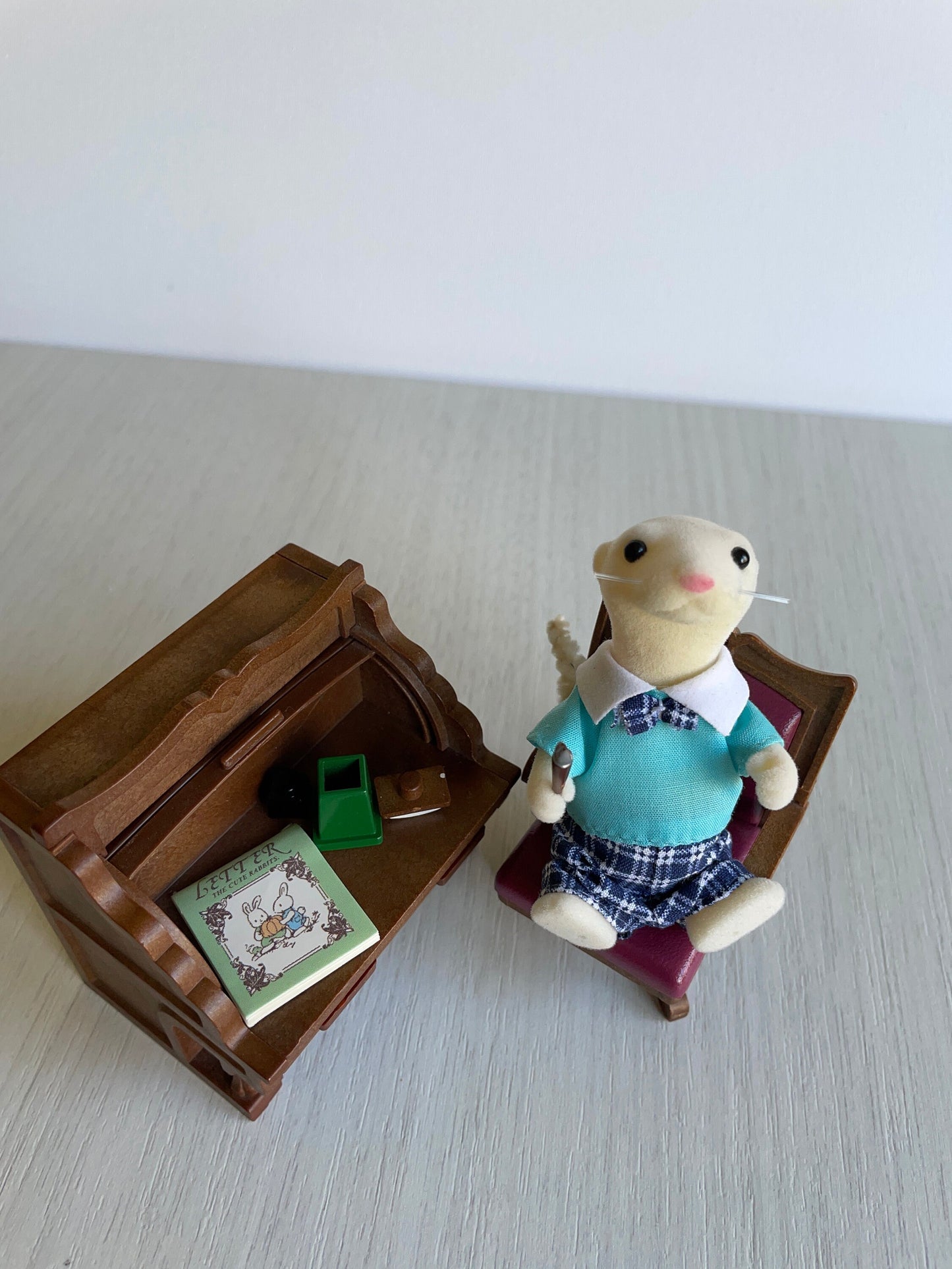 Urban Life writing desk side view — vintage Sylvanian Families / Calico Critters