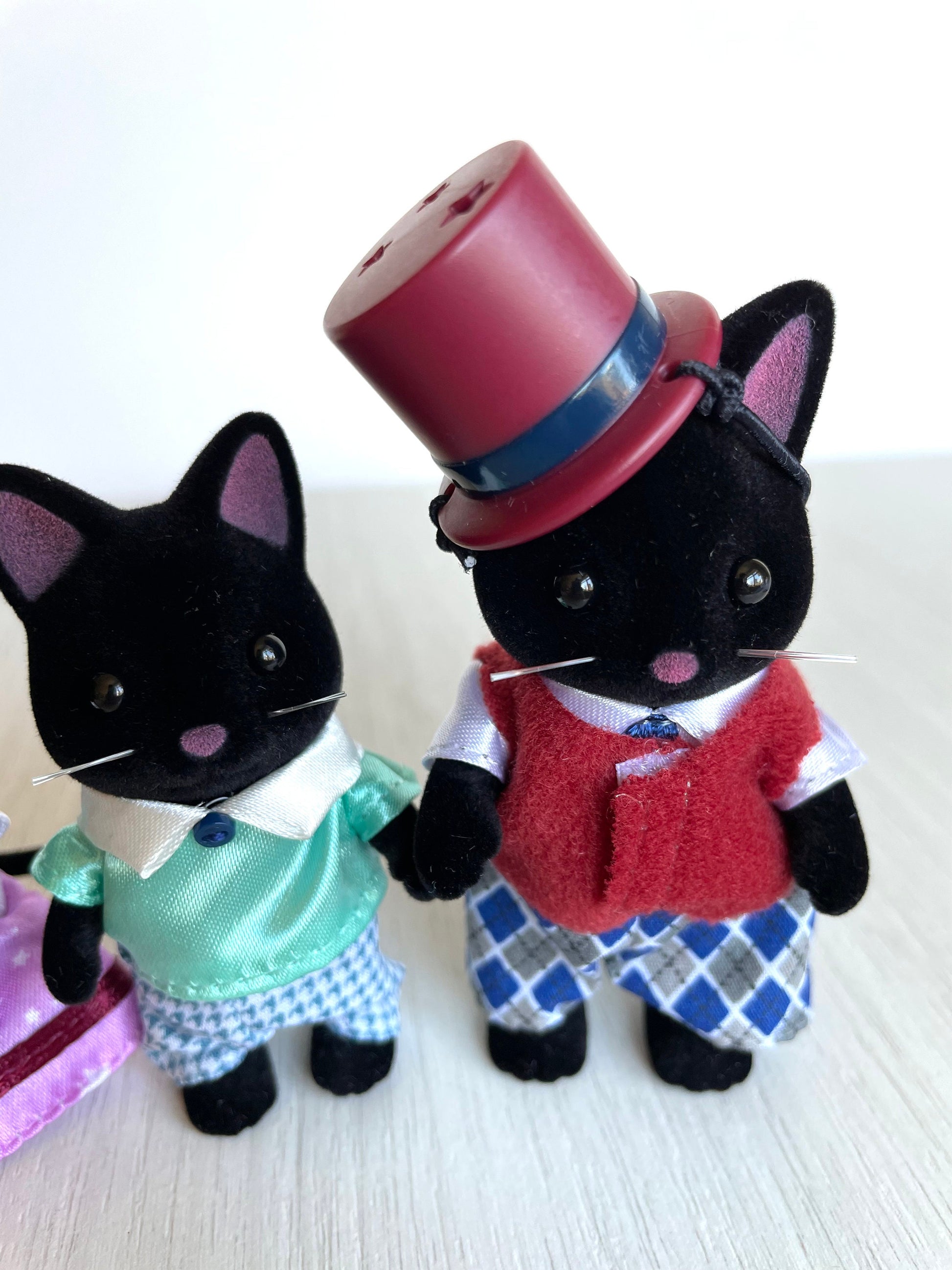 Midnight black cat family brand new — Sylvanian Families / Calico Critters