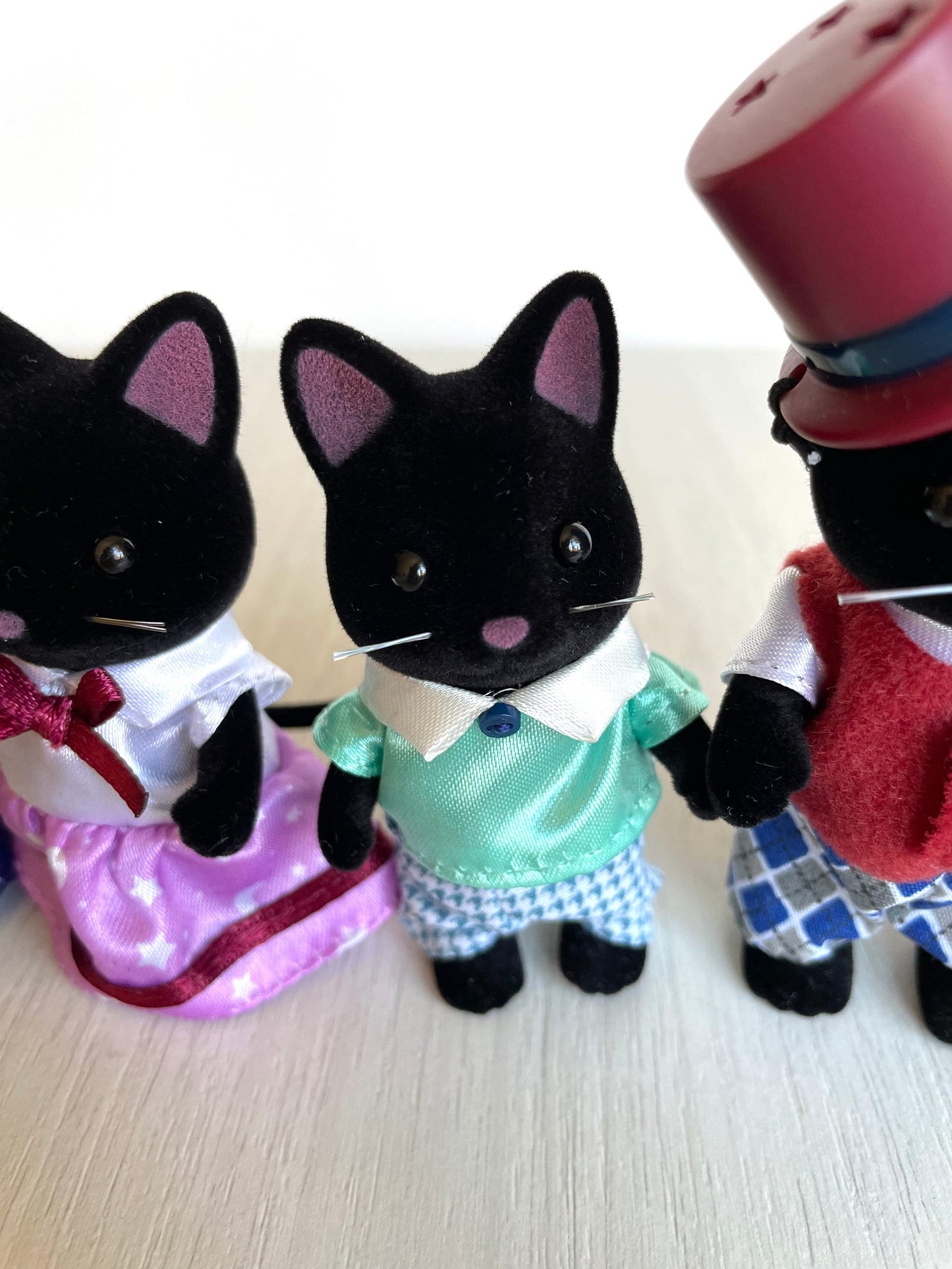 Black cat family with custom brother — Sylvanian Families / Calico Critters