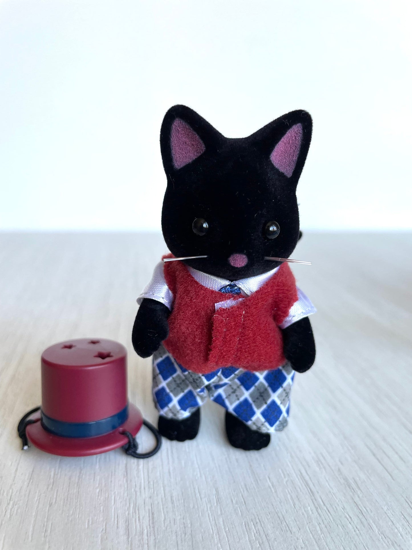 Black cat family outfits detail — Sylvanian Families / Calico Critters