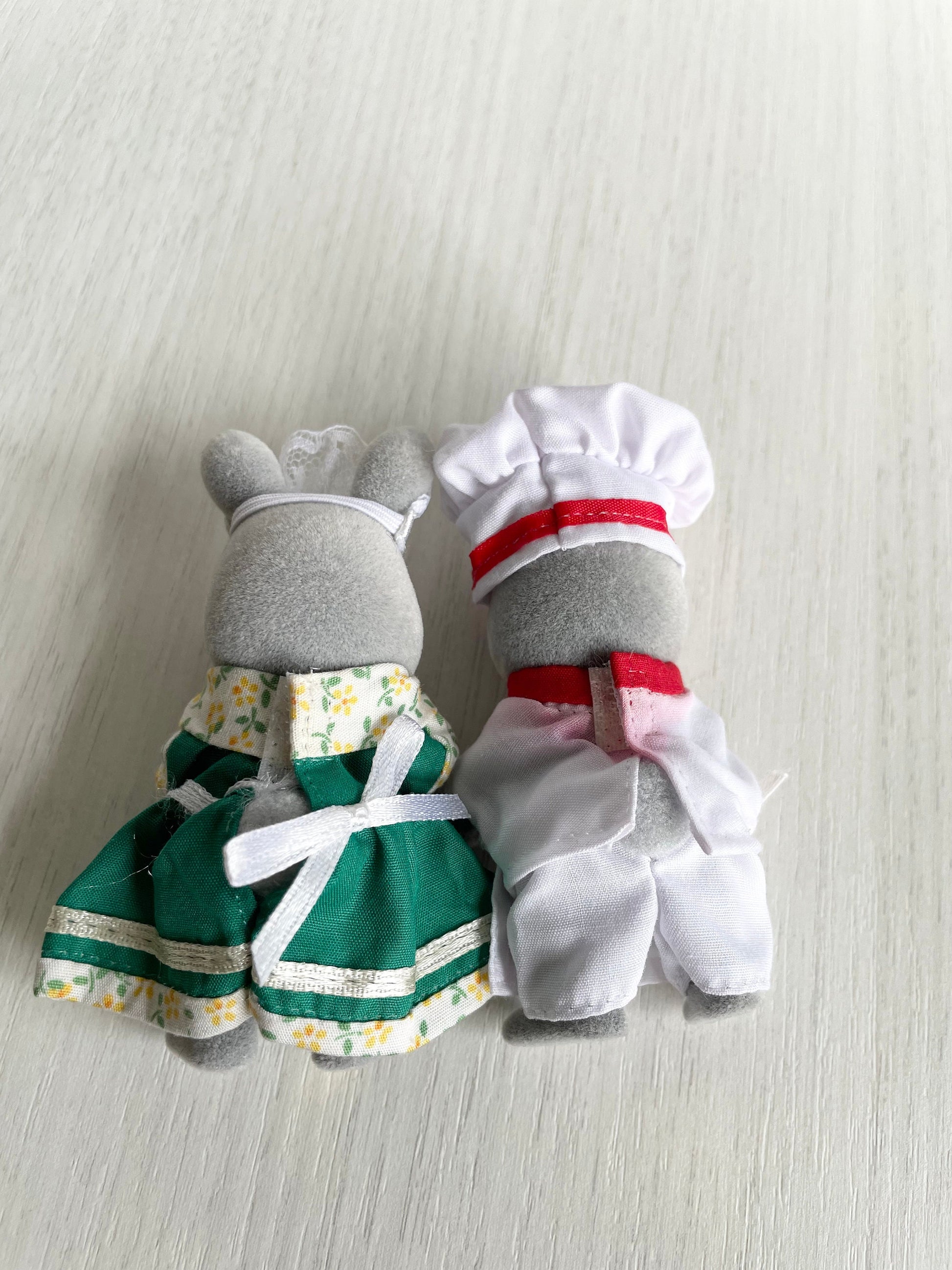 Vintage chef and waitress clothes — Sylvanian Families / Calico Critters
