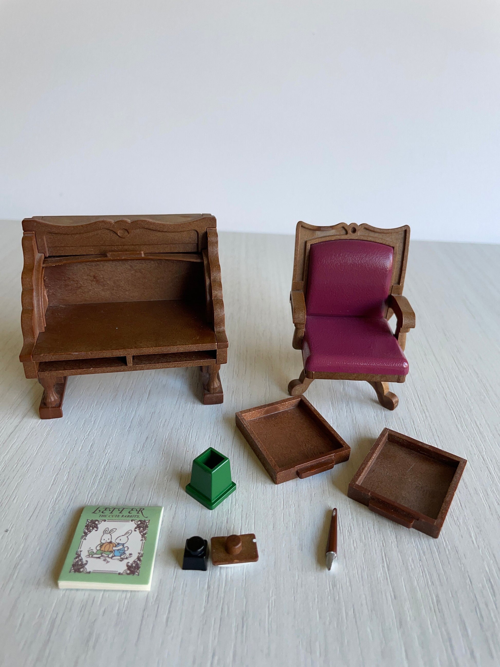 Sylvanian Families Urban Life desk close up — Calico Critters vintage