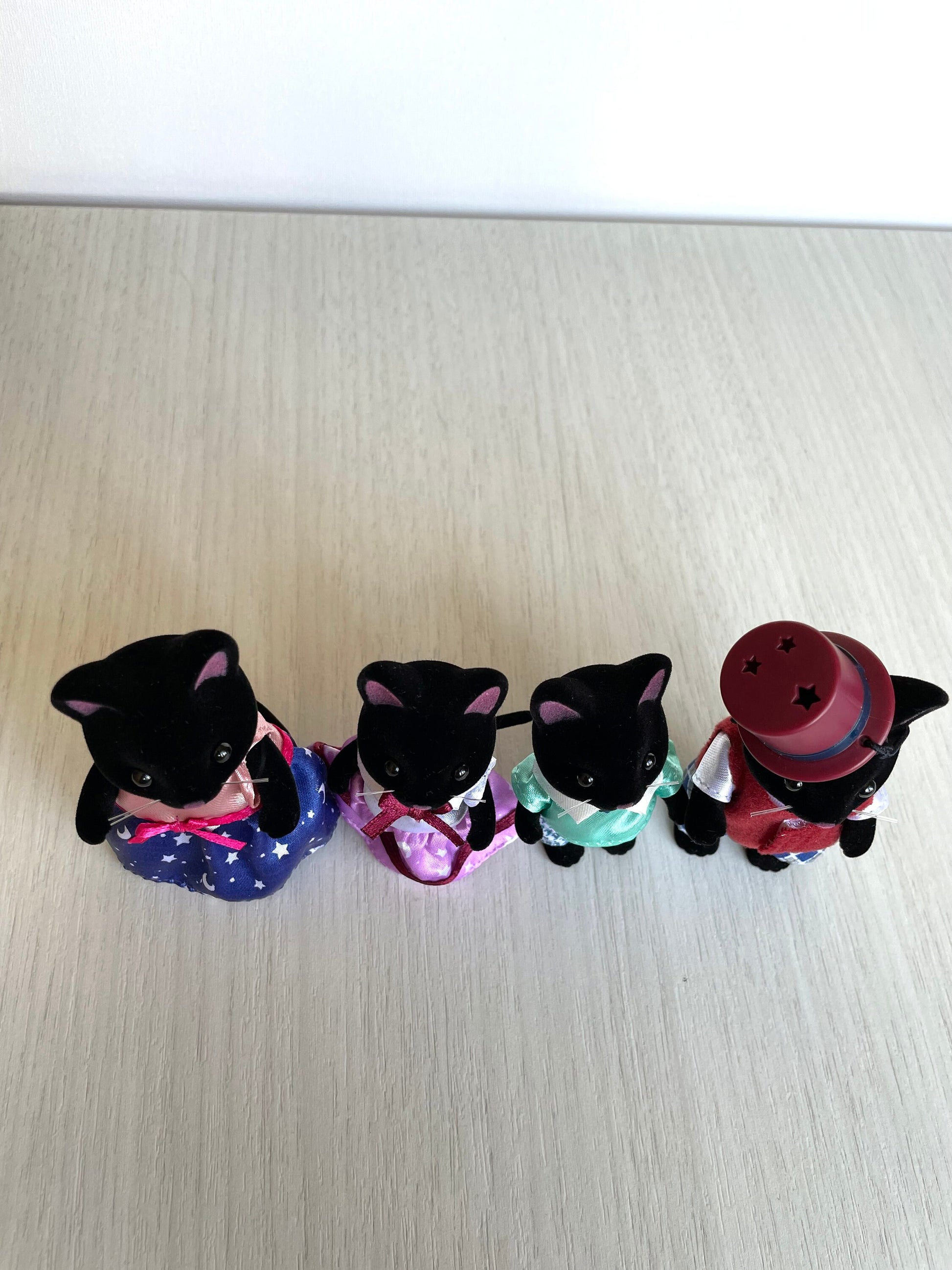 Midnight cat parents and children — Sylvanian Families / Calico Critters